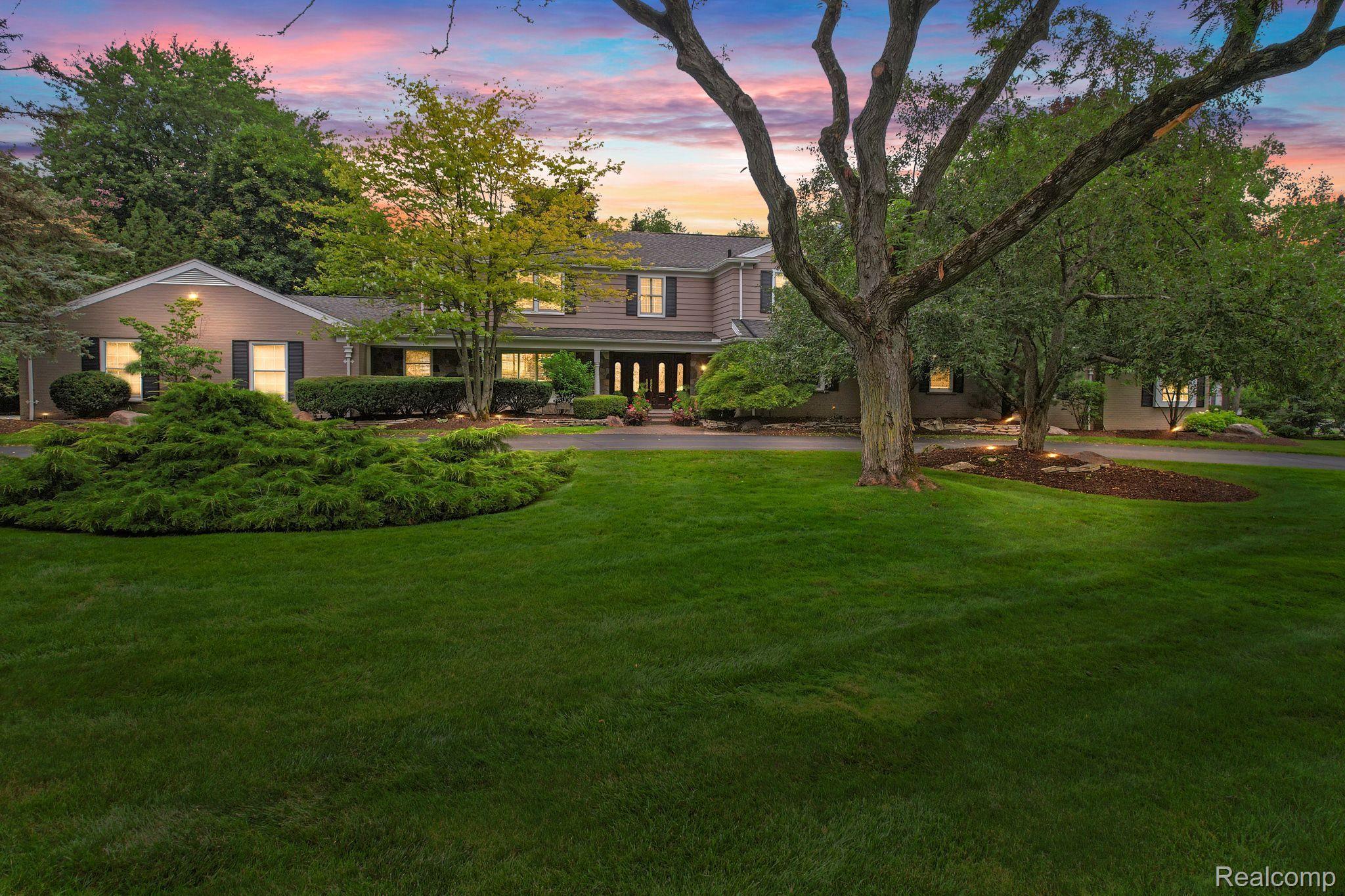 900 TIMBERLAKE Drive