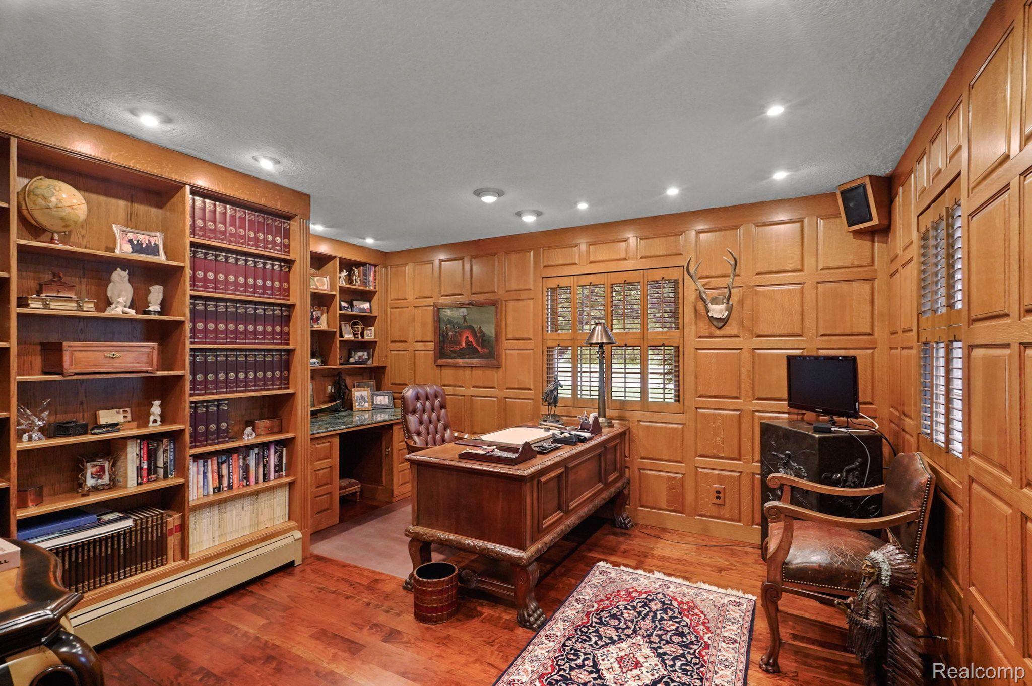 900 TIMBERLAKE Drive