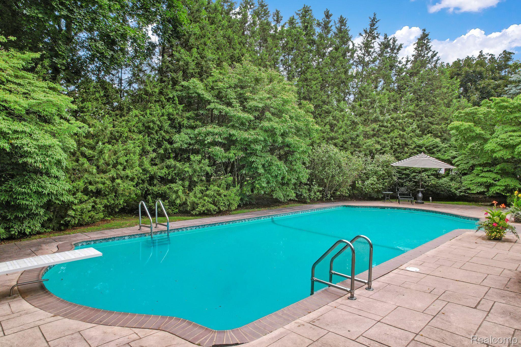 900 TIMBERLAKE Drive