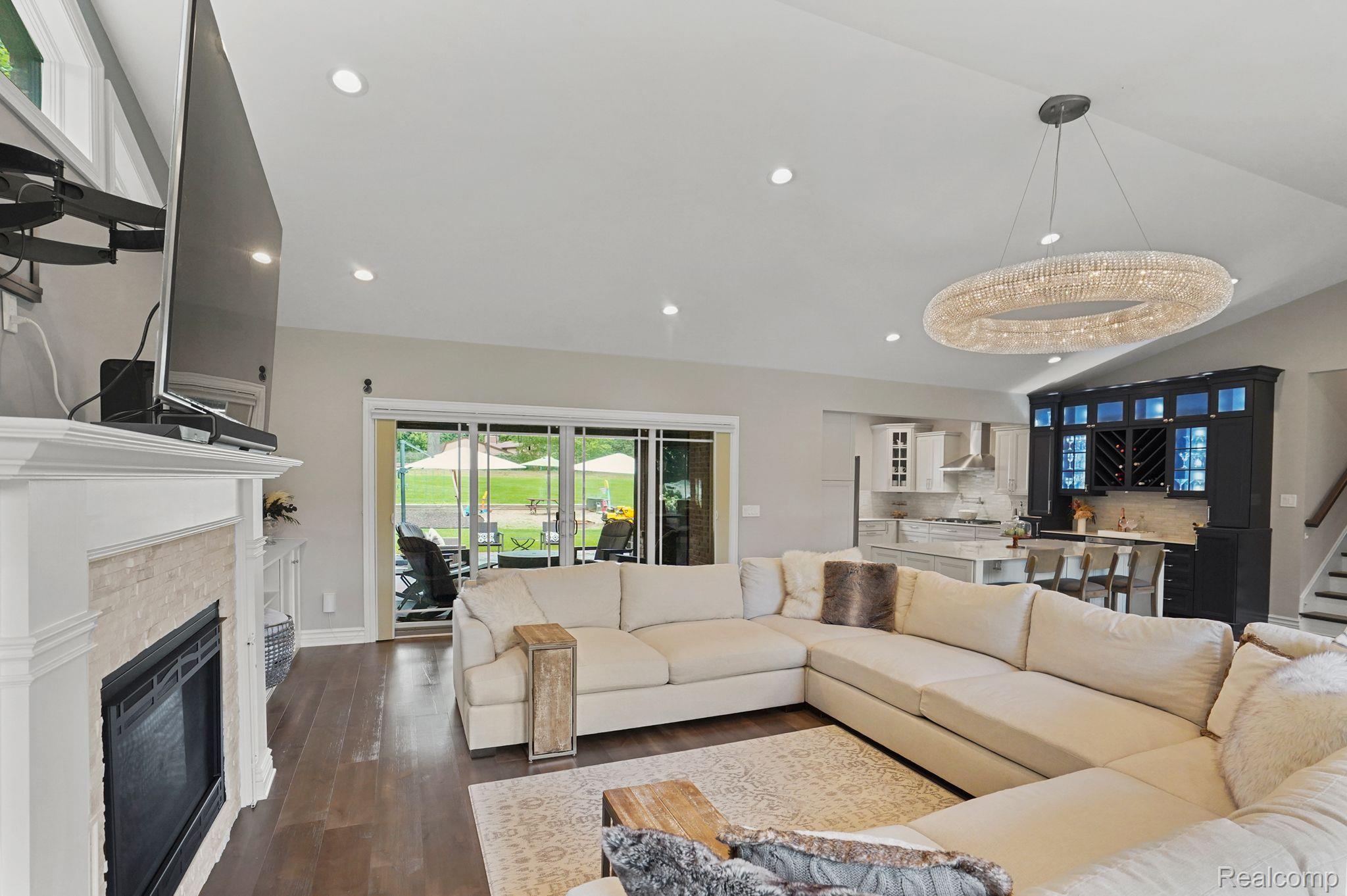 30290 WOODSIDE Court