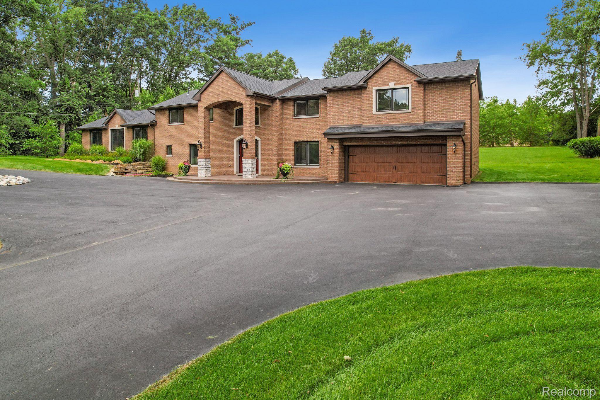 30290 WOODSIDE Court