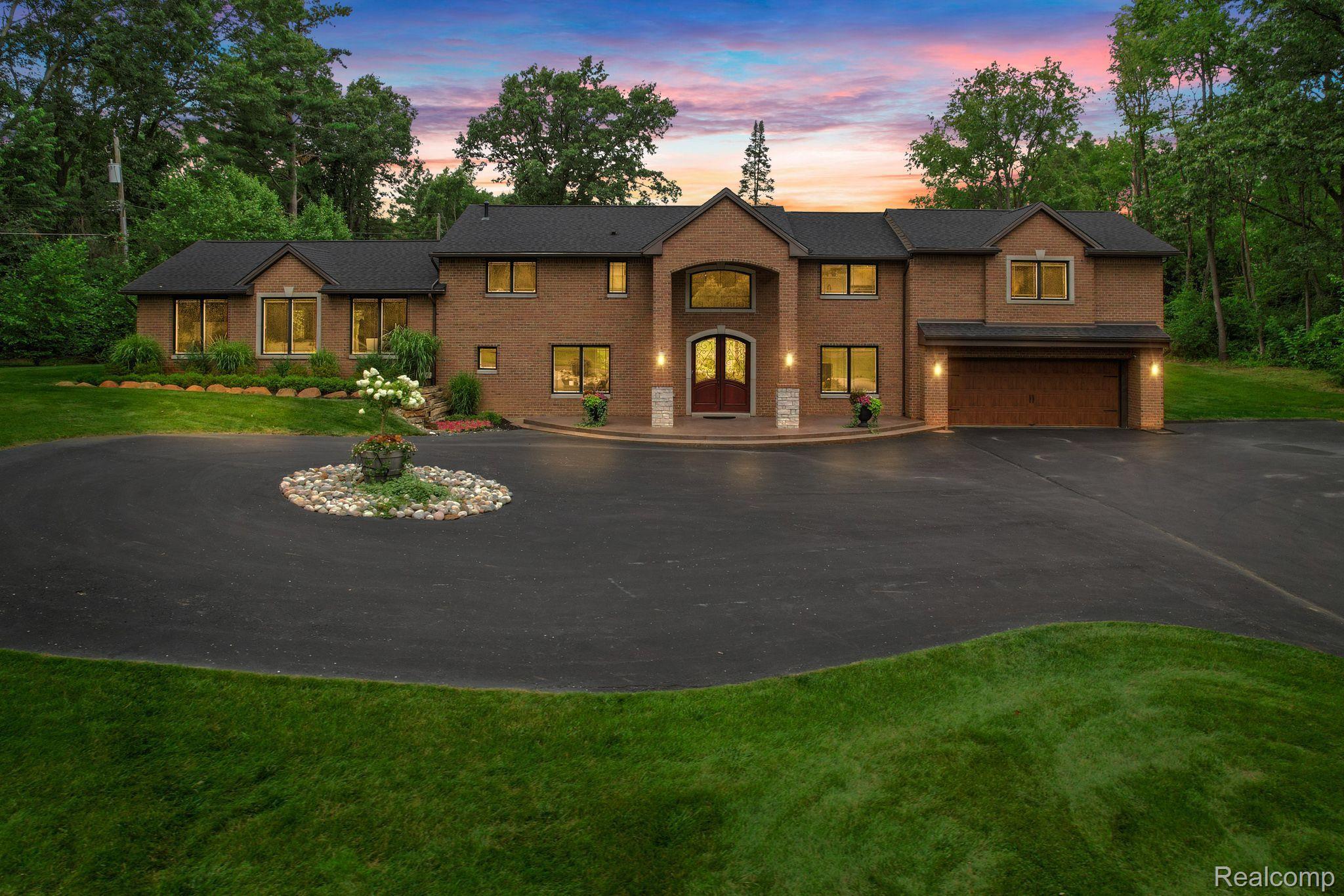 30290 WOODSIDE Court