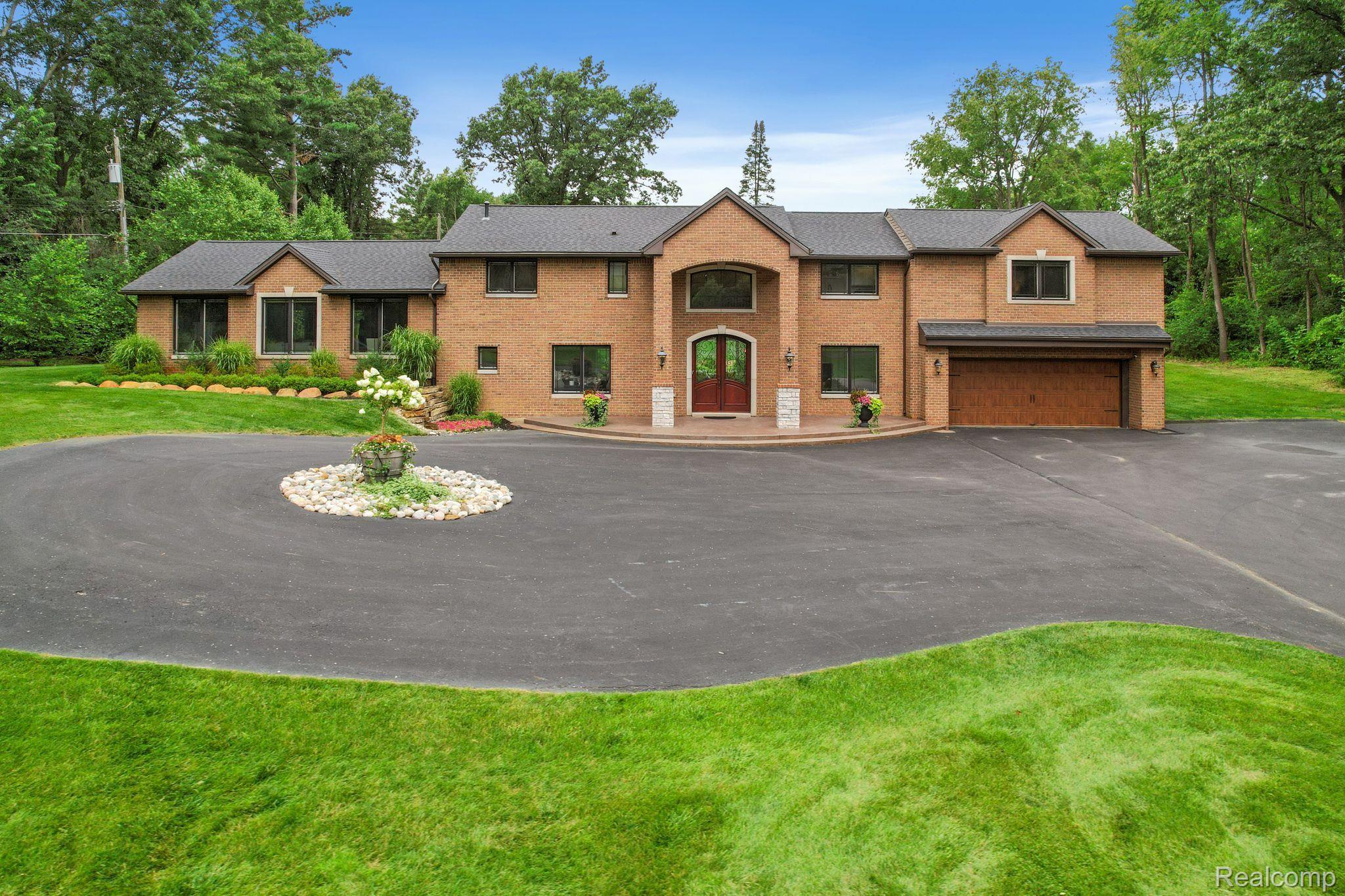 30290 WOODSIDE Court