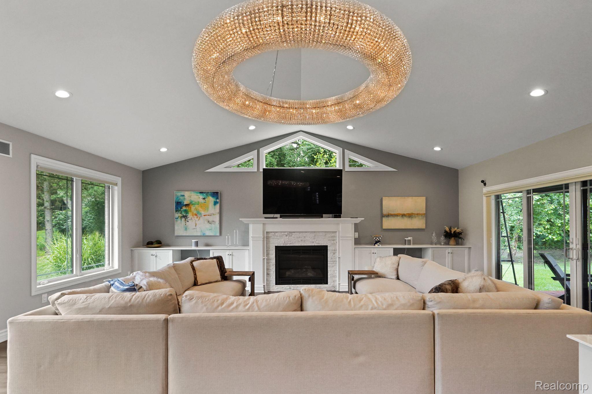 30290 WOODSIDE Court