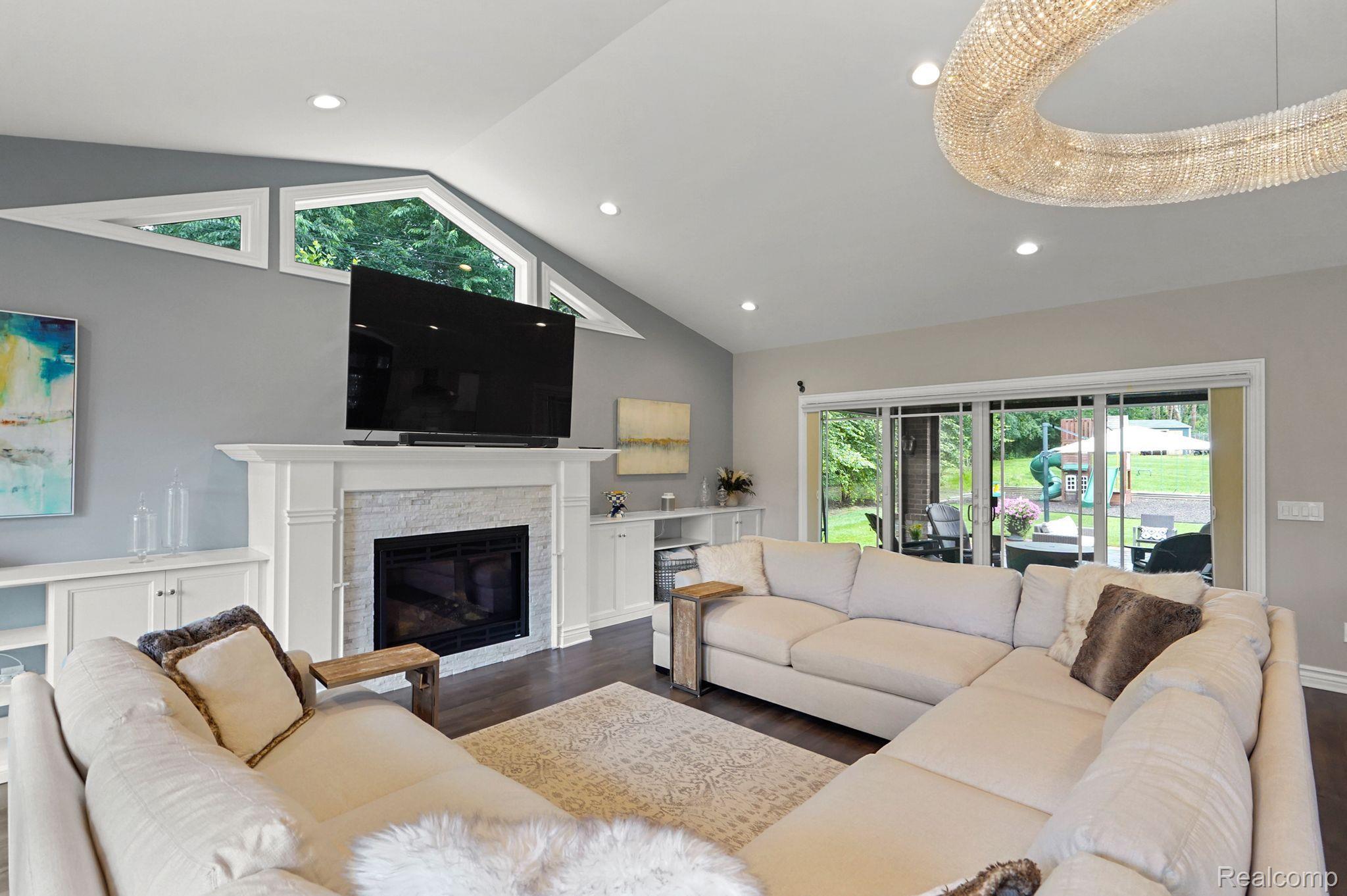 30290 WOODSIDE Court