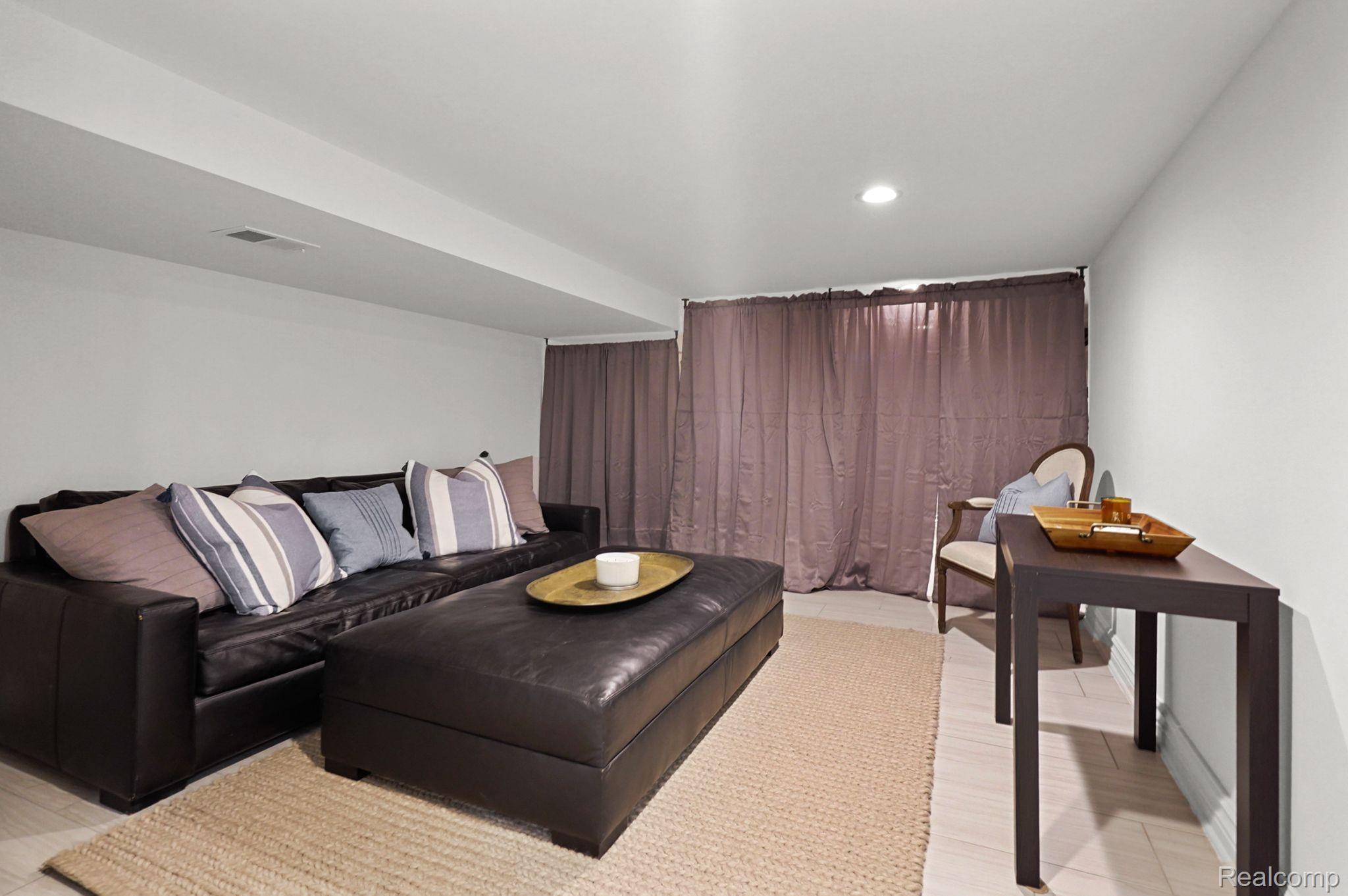 30290 WOODSIDE Court