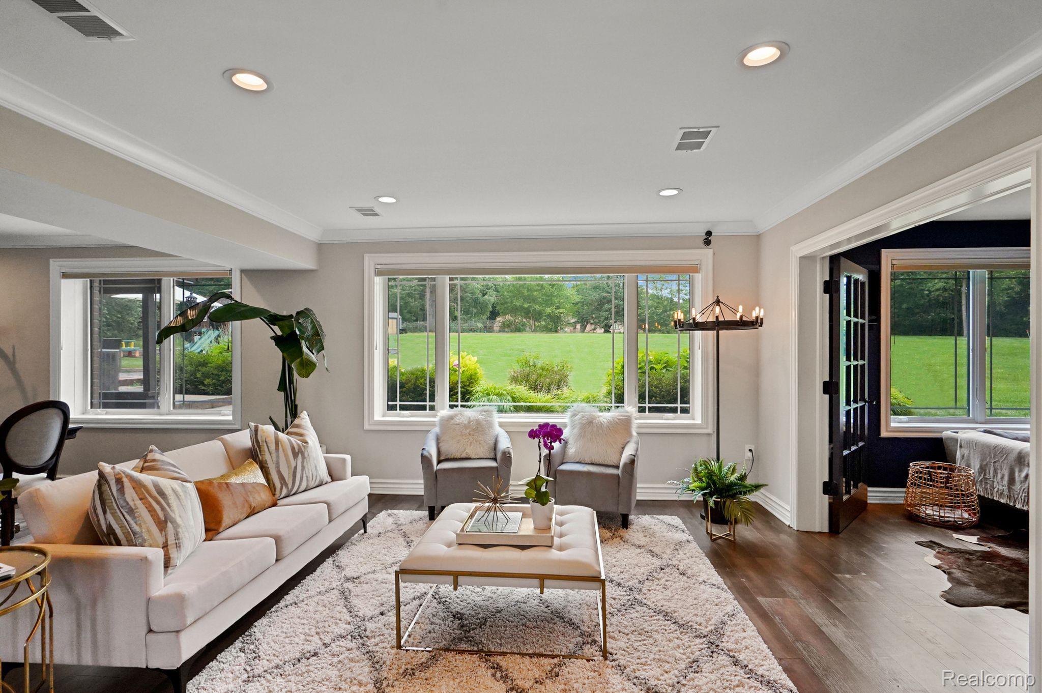 30290 WOODSIDE Court