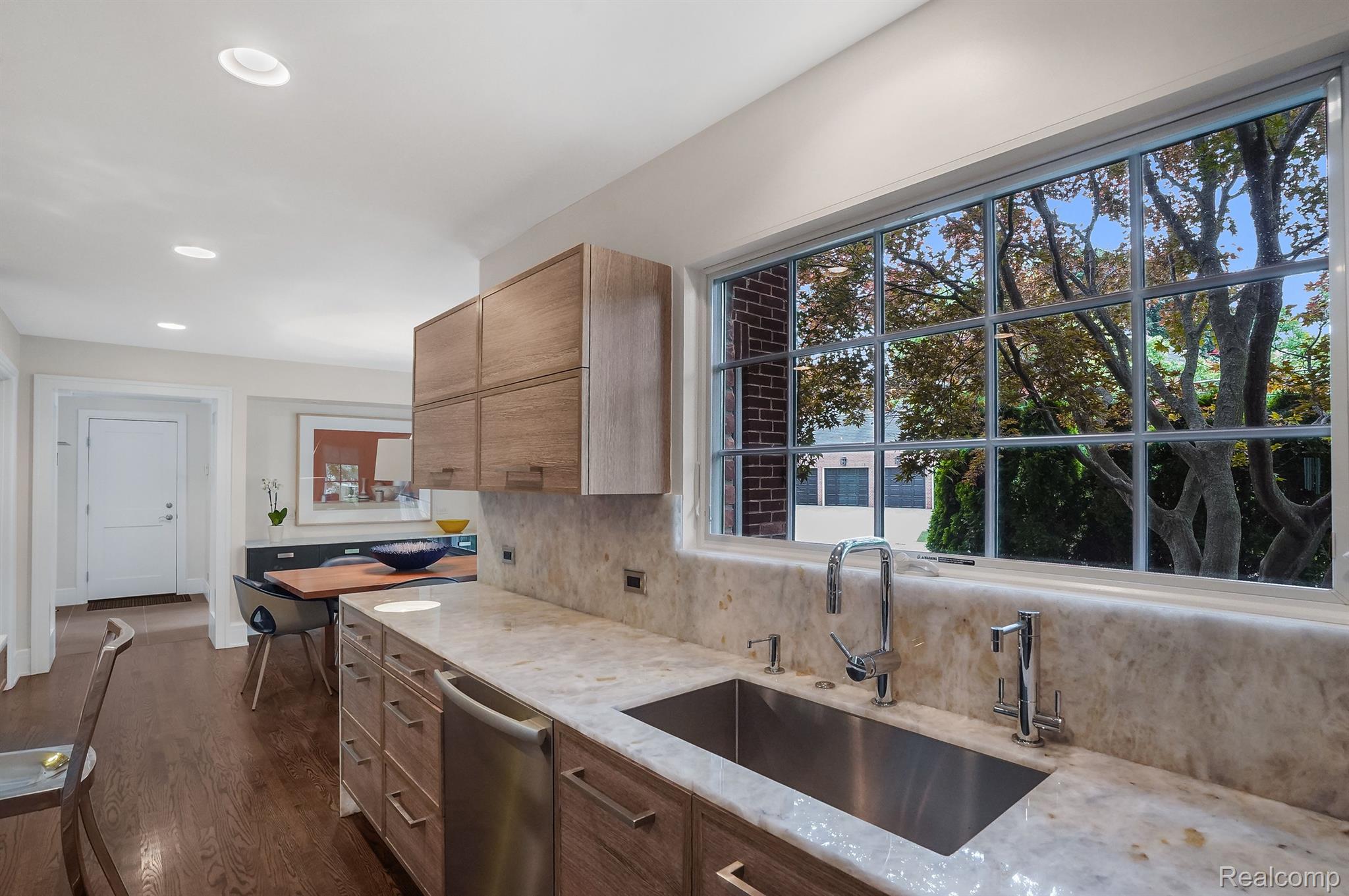 908 CHESTERFIELD Avenue
