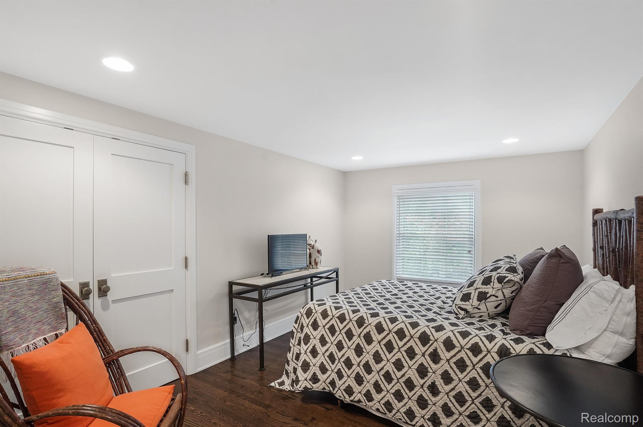 908 CHESTERFIELD Avenue