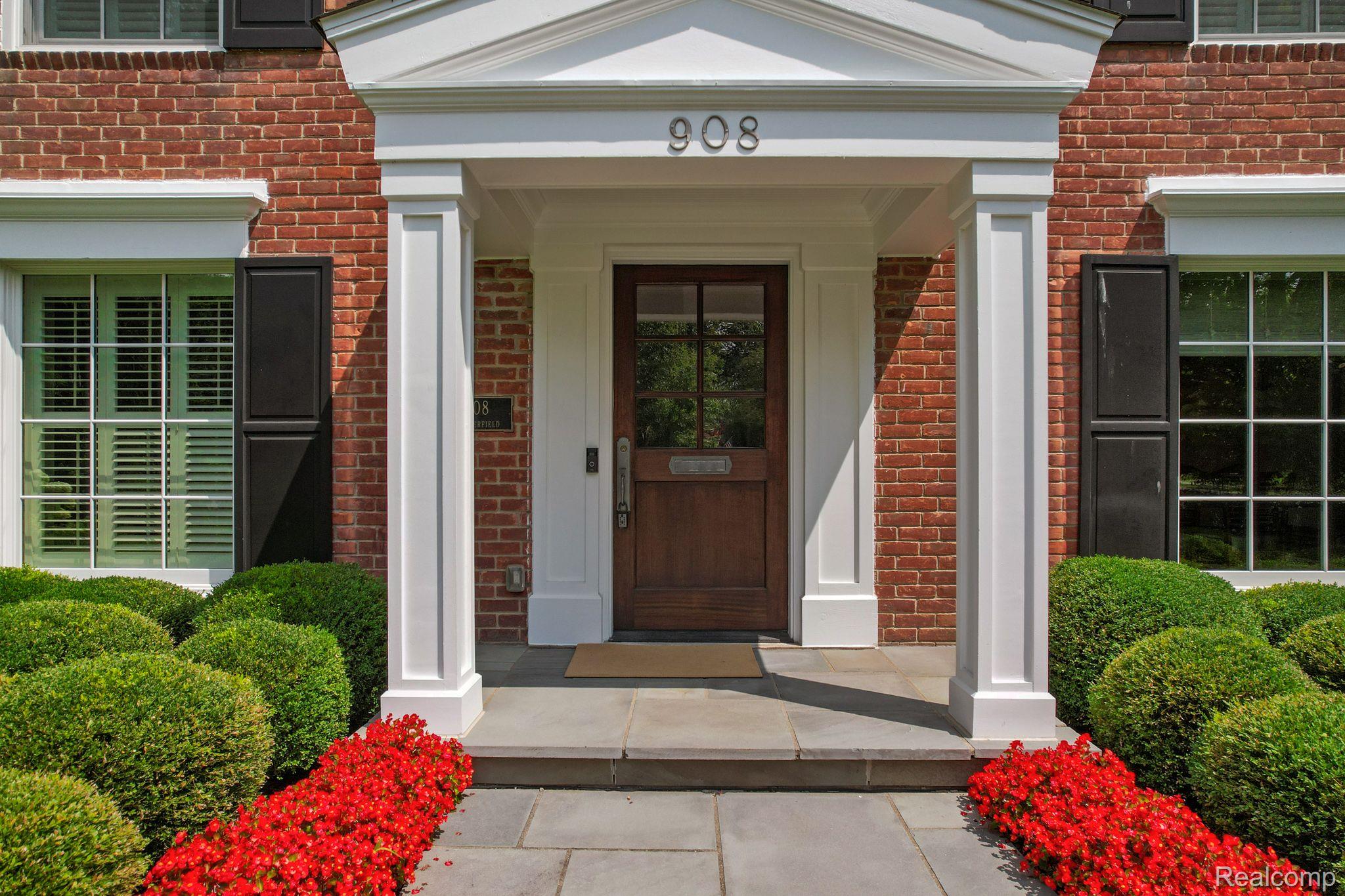 908 CHESTERFIELD Avenue