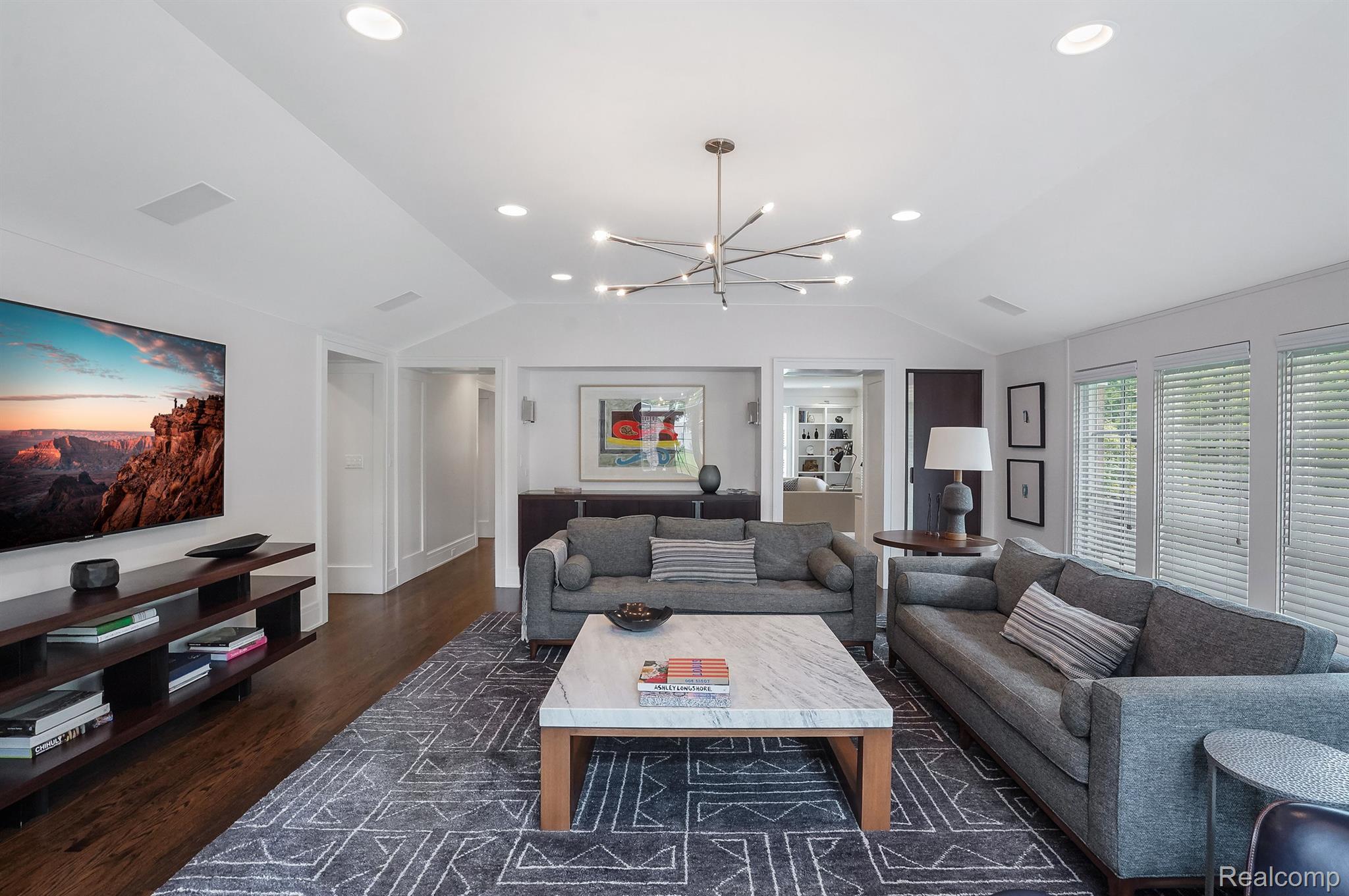 908 CHESTERFIELD Avenue