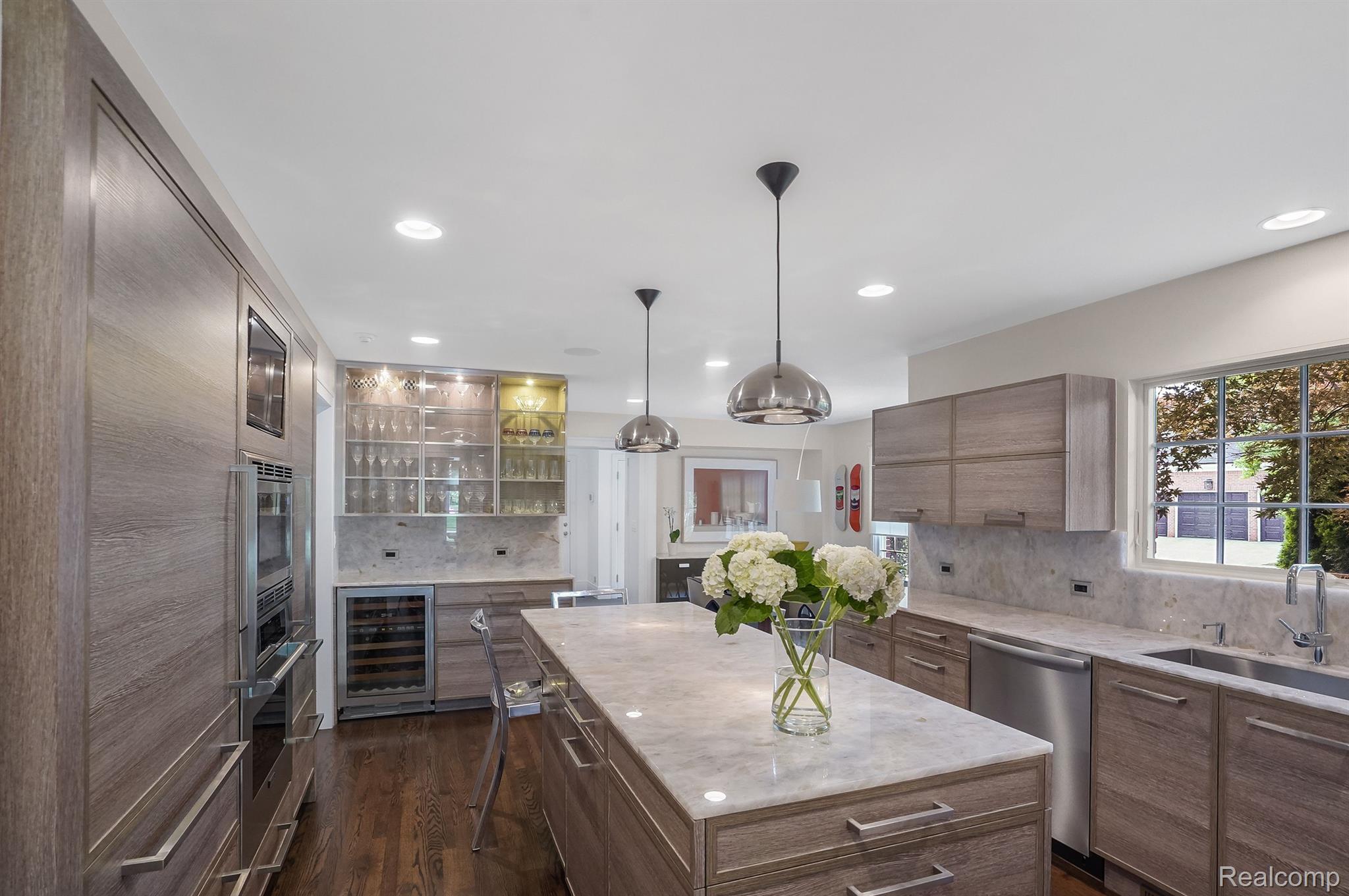 908 CHESTERFIELD Avenue