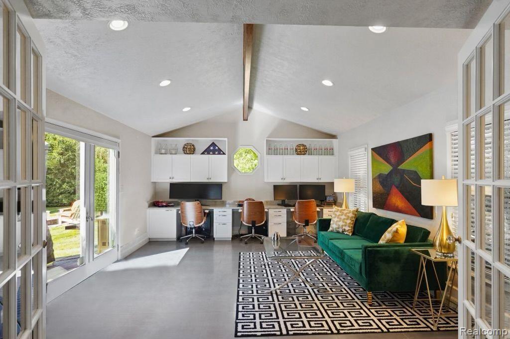 800 WILLOWAY ESTATES Drive