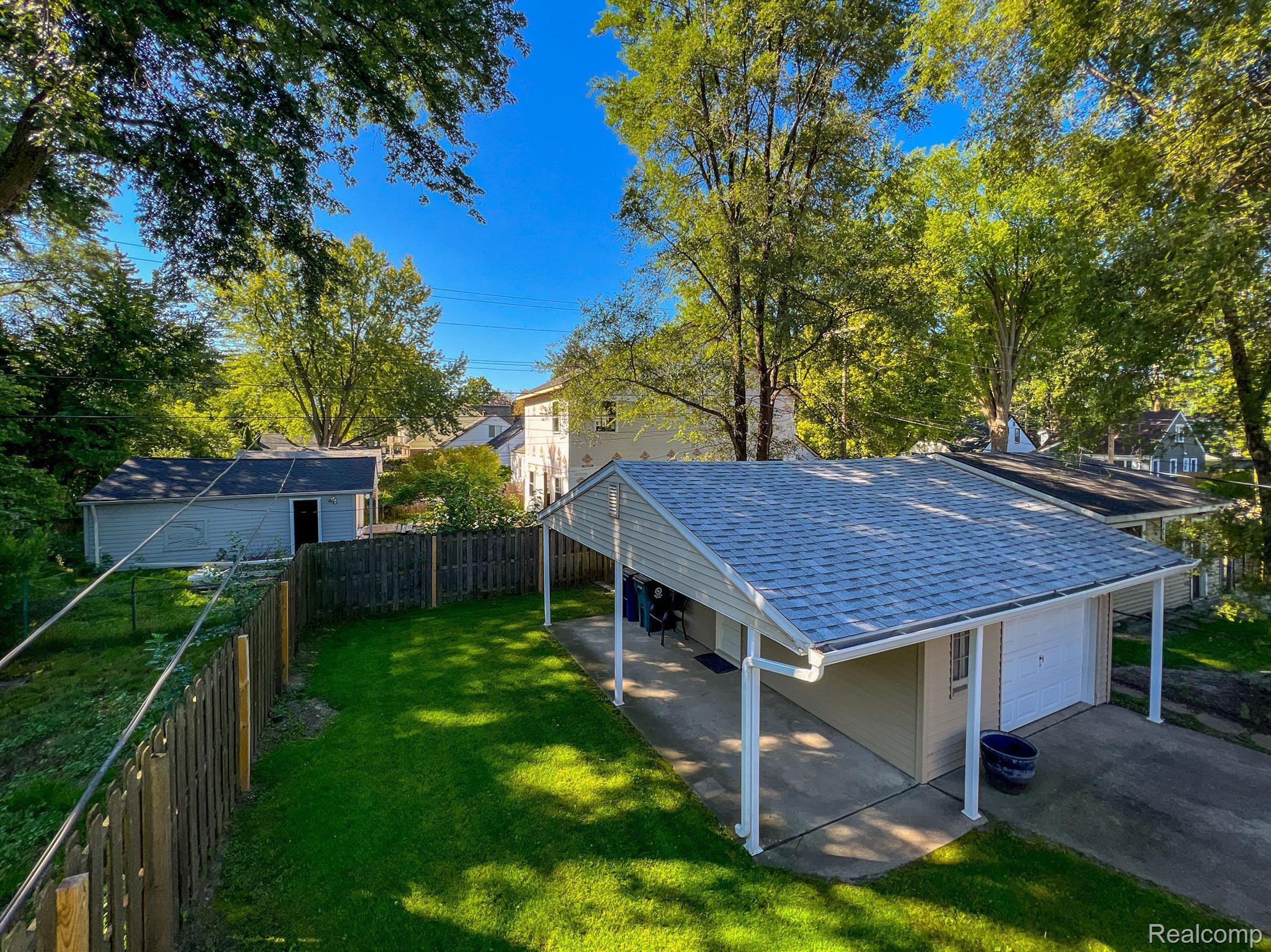 2304 E 4TH Street
