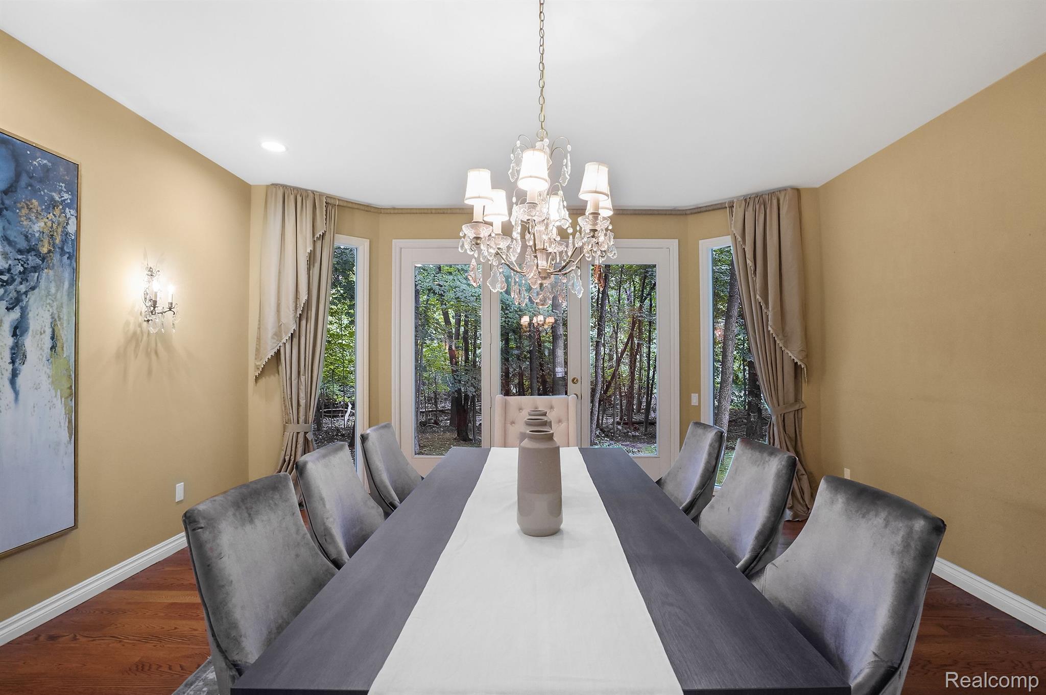 6212 BROMLEY Court