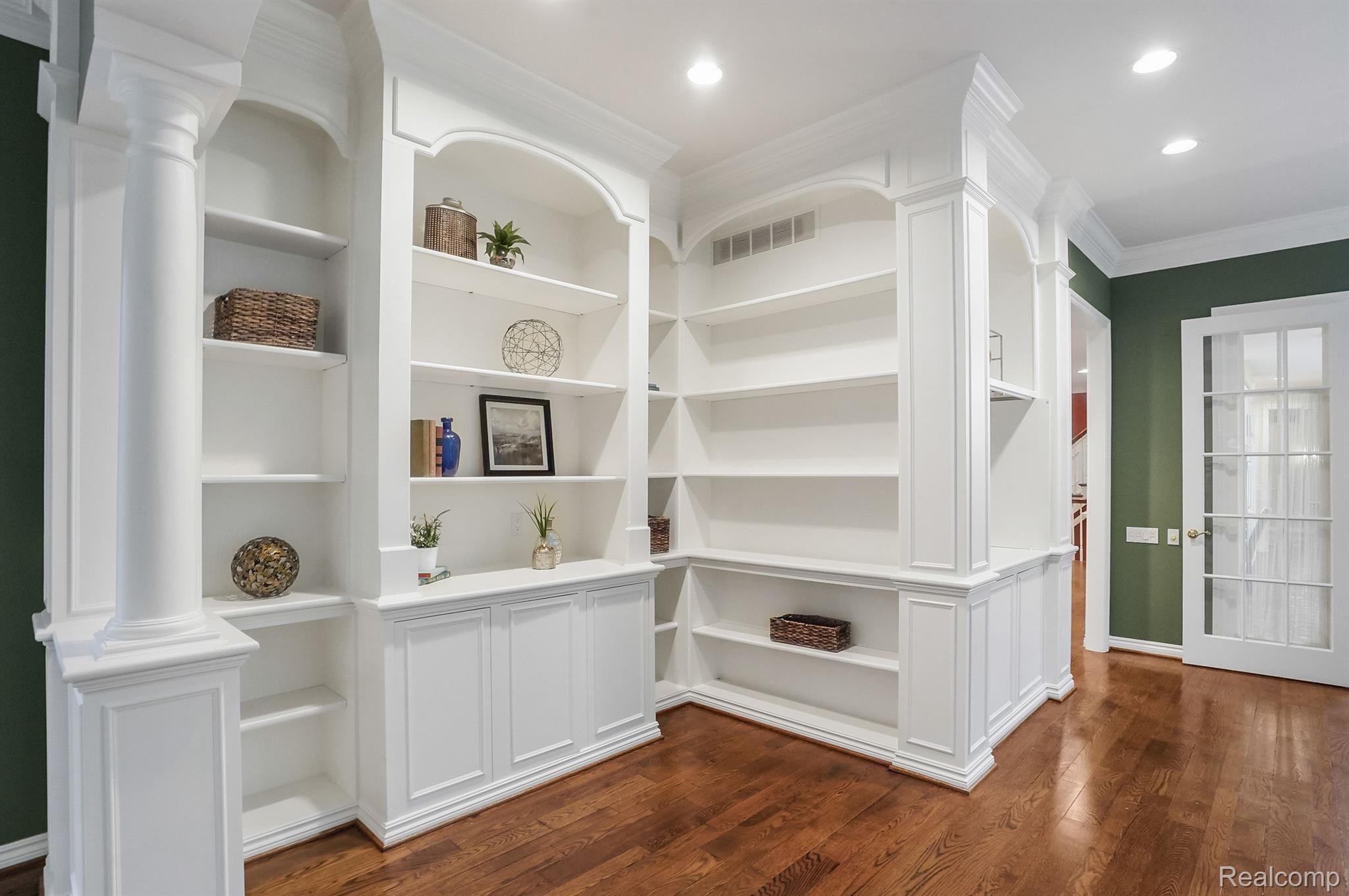 6212 BROMLEY Court