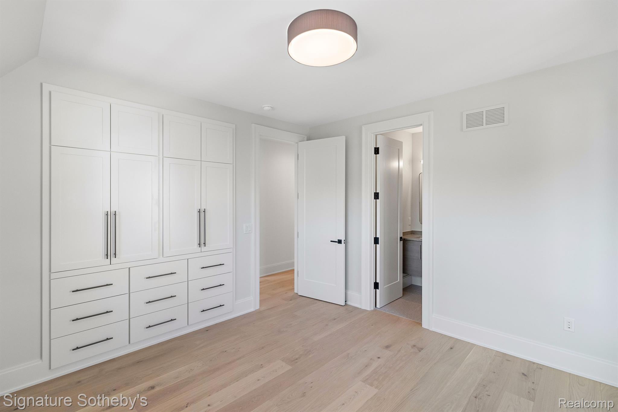 407 GREENWOOD Street
