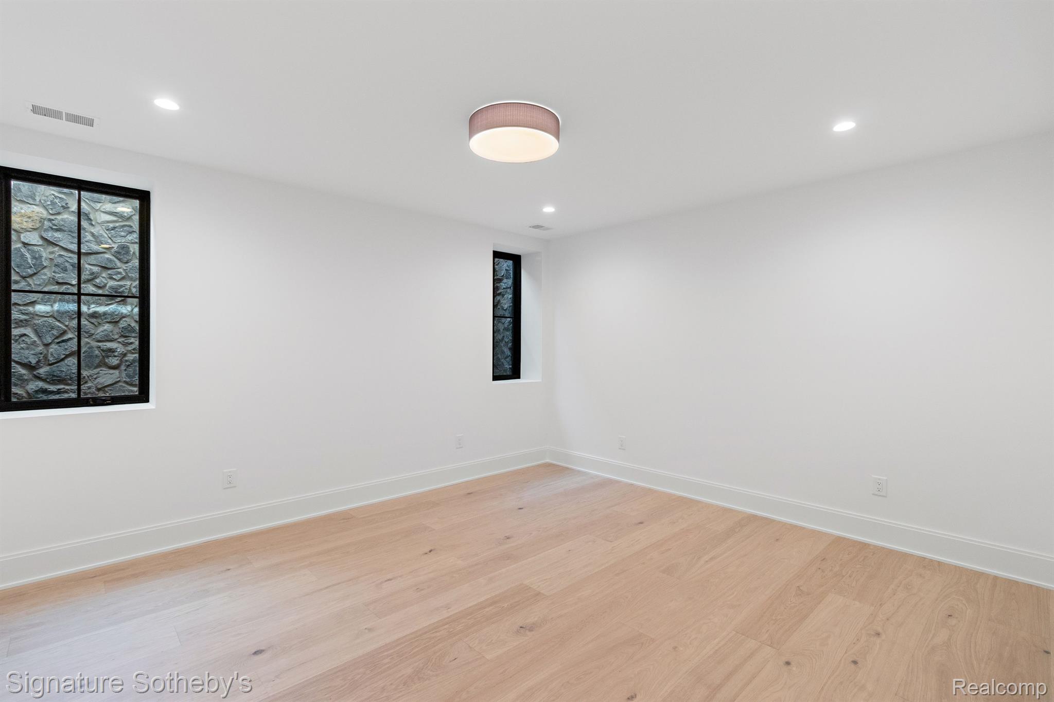 407 GREENWOOD Street