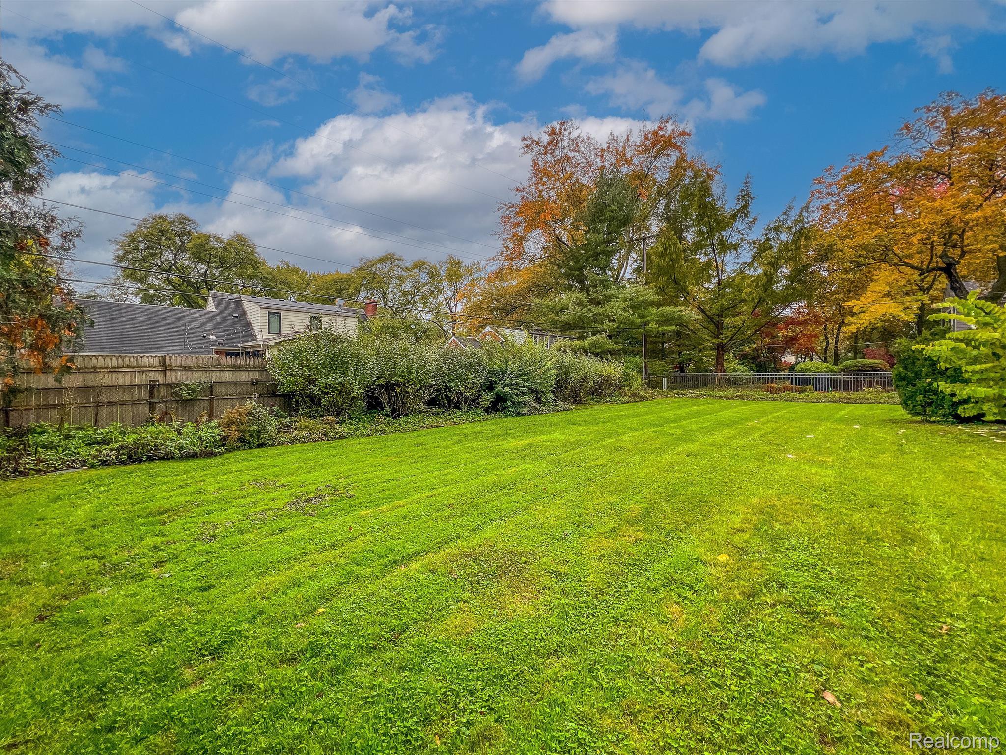 1025 W SOUTHLAWN Boulevard