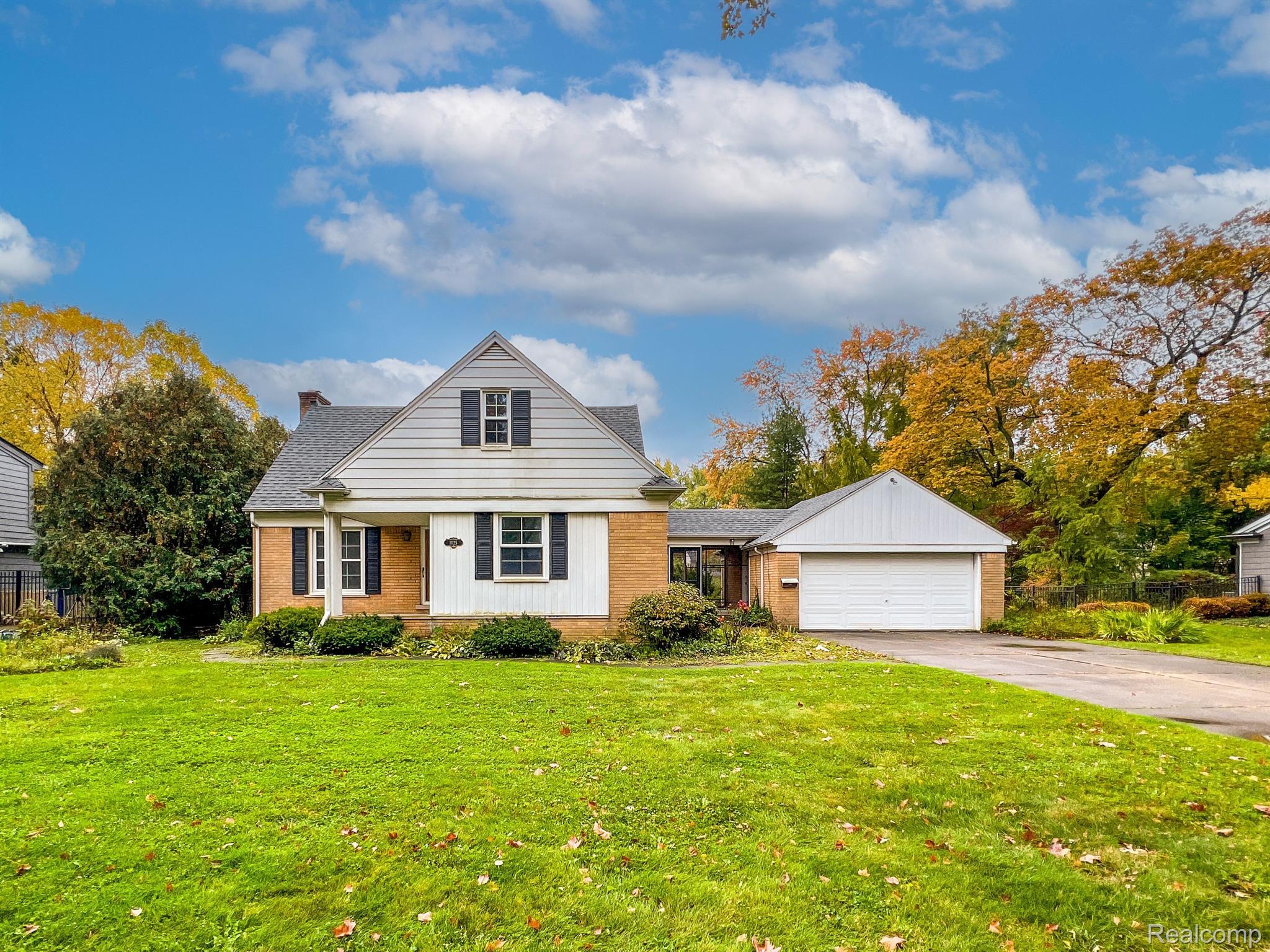 1025 W SOUTHLAWN Boulevard