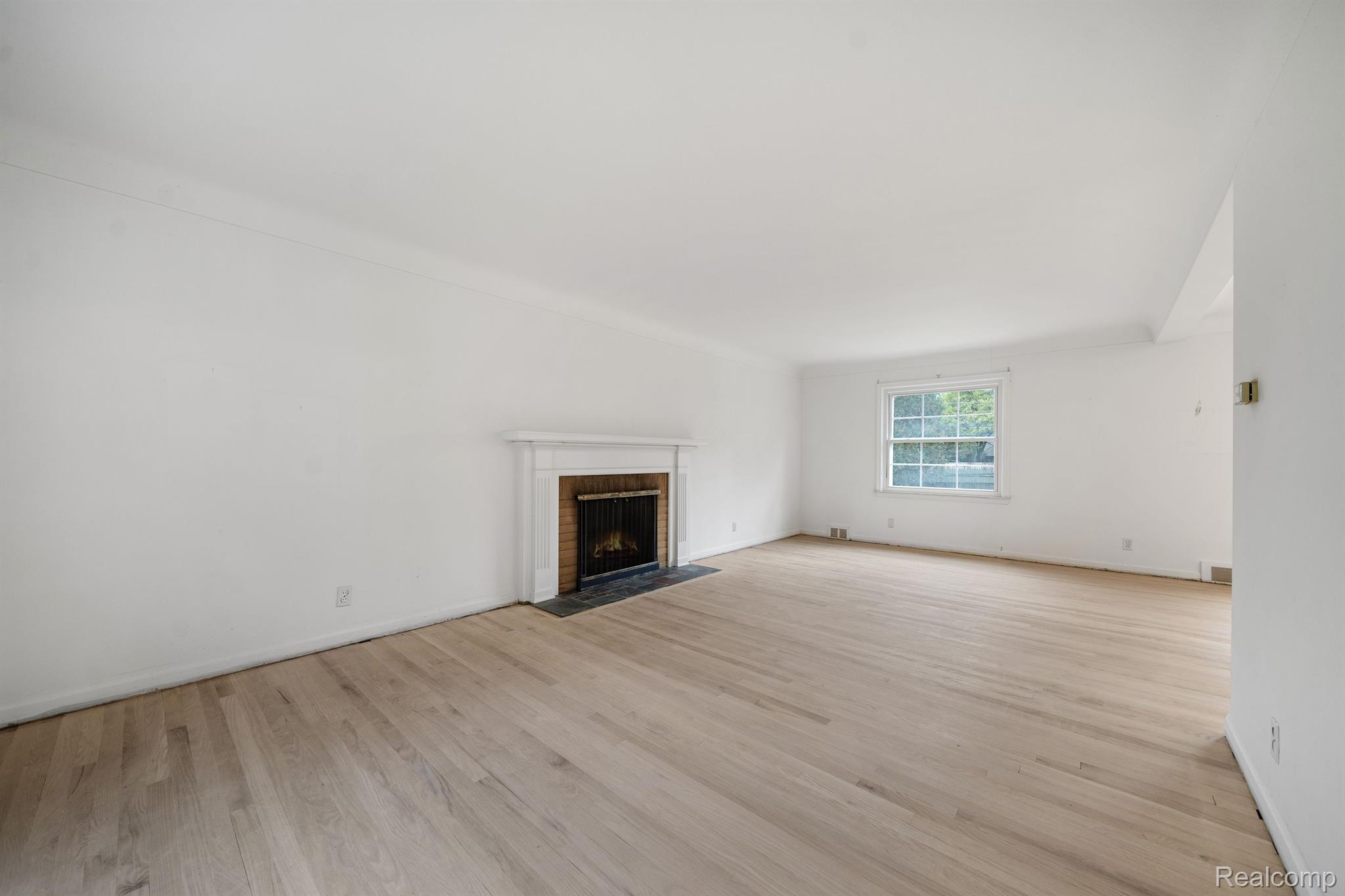 1025 W SOUTHLAWN Boulevard