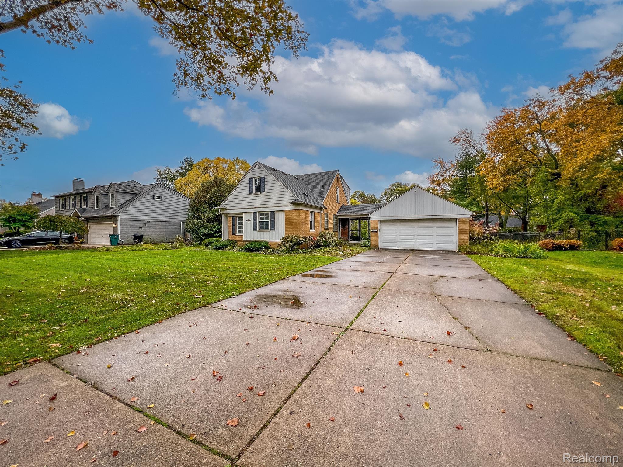 1025 W SOUTHLAWN Boulevard