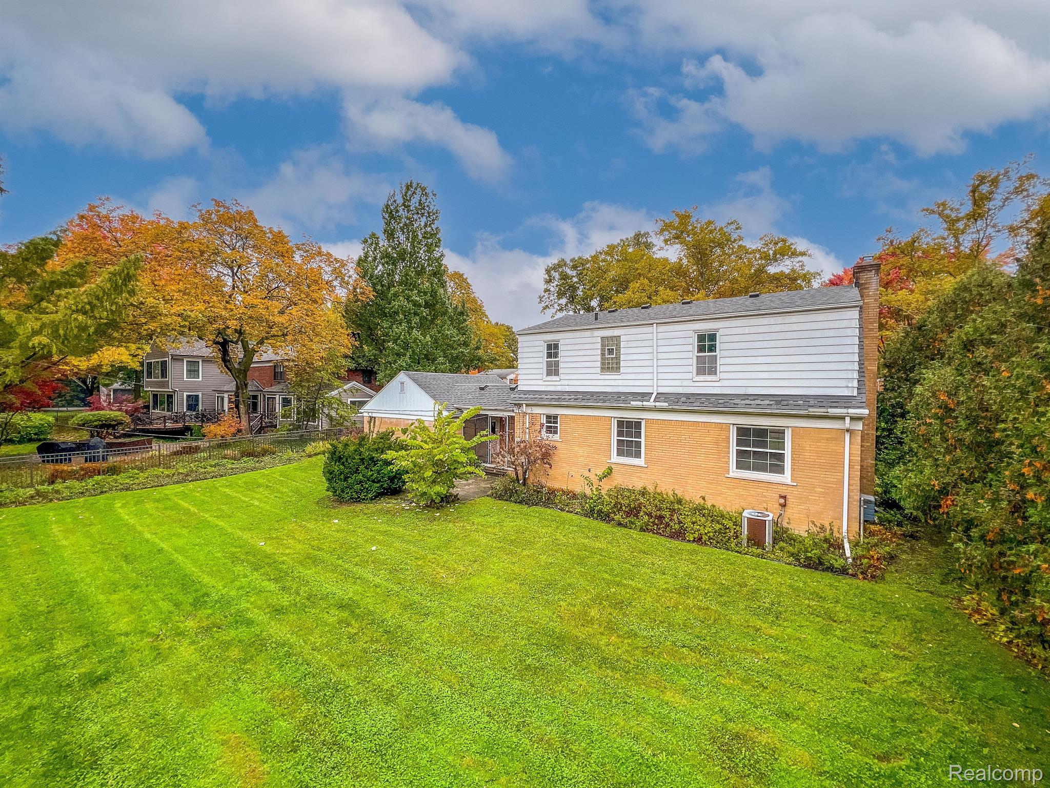 1025 W SOUTHLAWN Boulevard