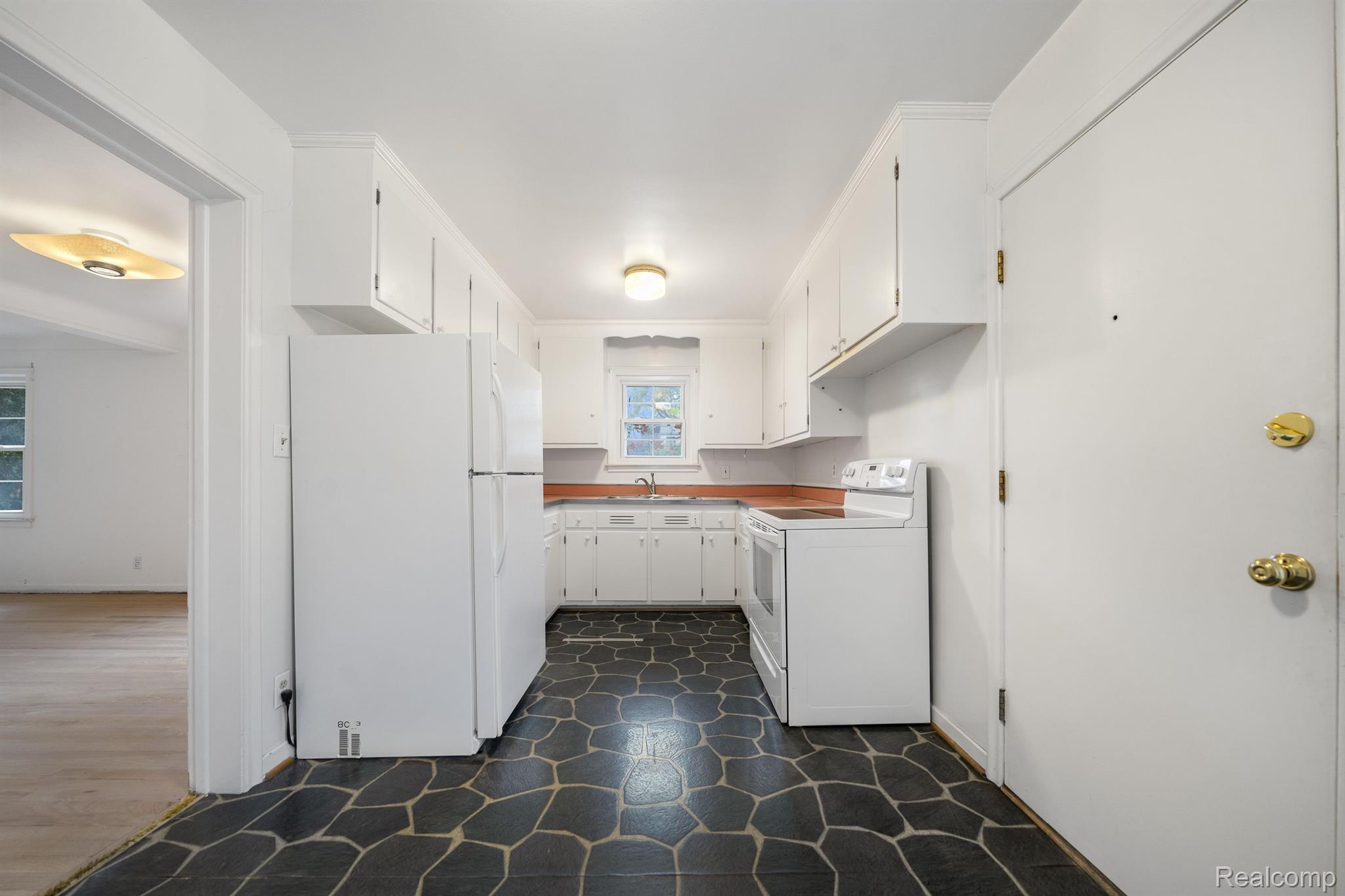 1025 W SOUTHLAWN Boulevard
