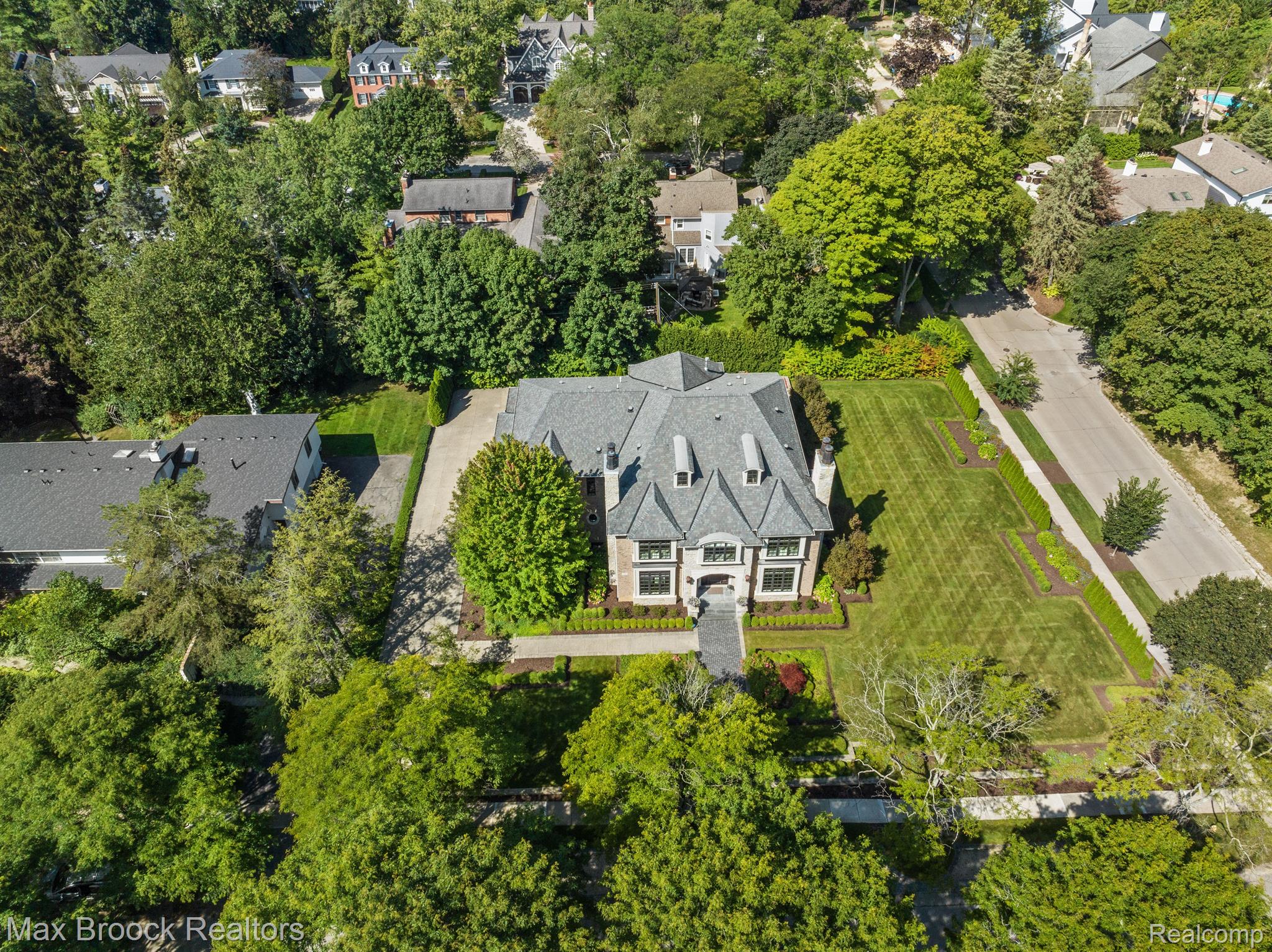 1395 WILLOW Lane