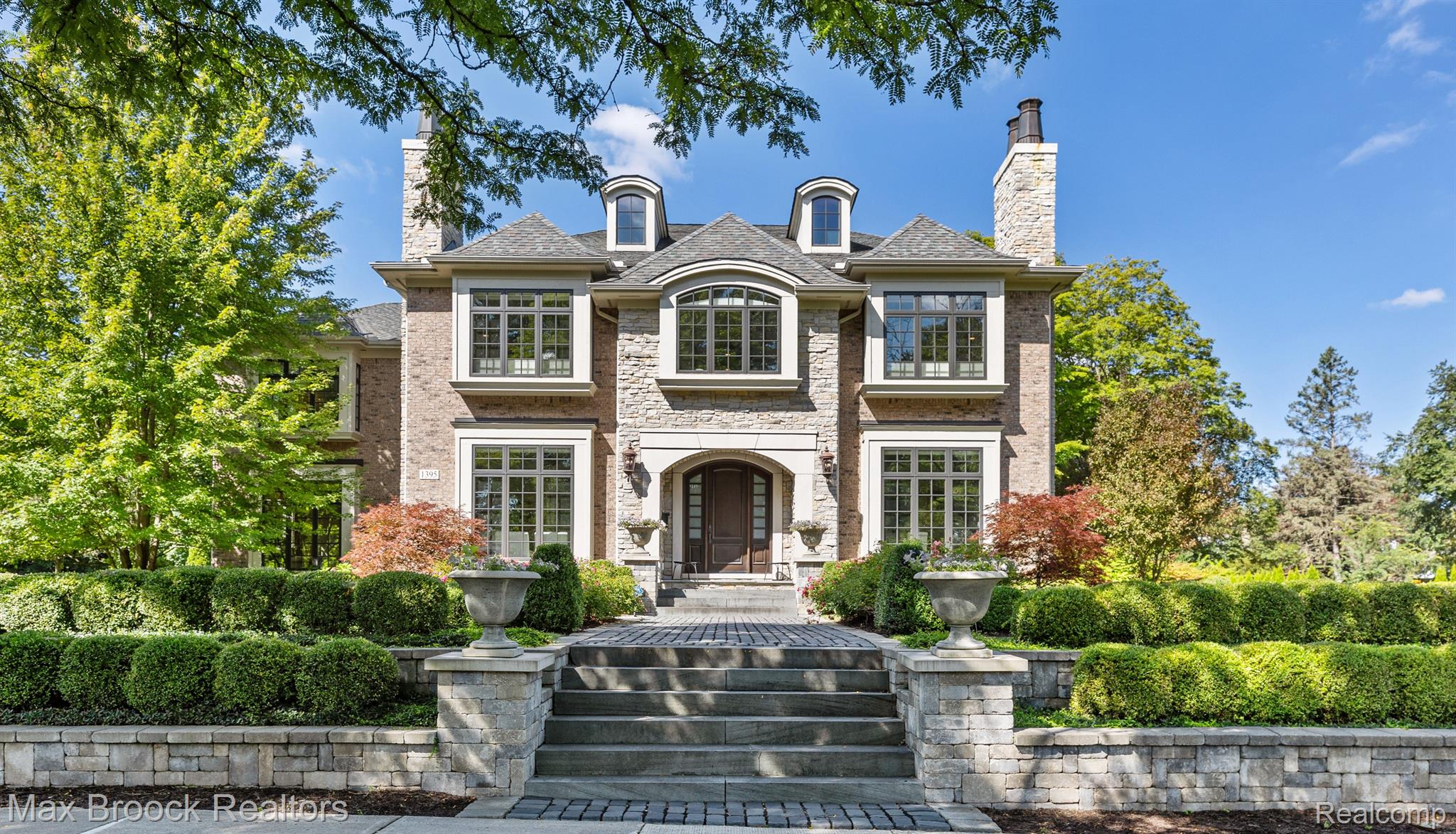 1395 WILLOW Lane