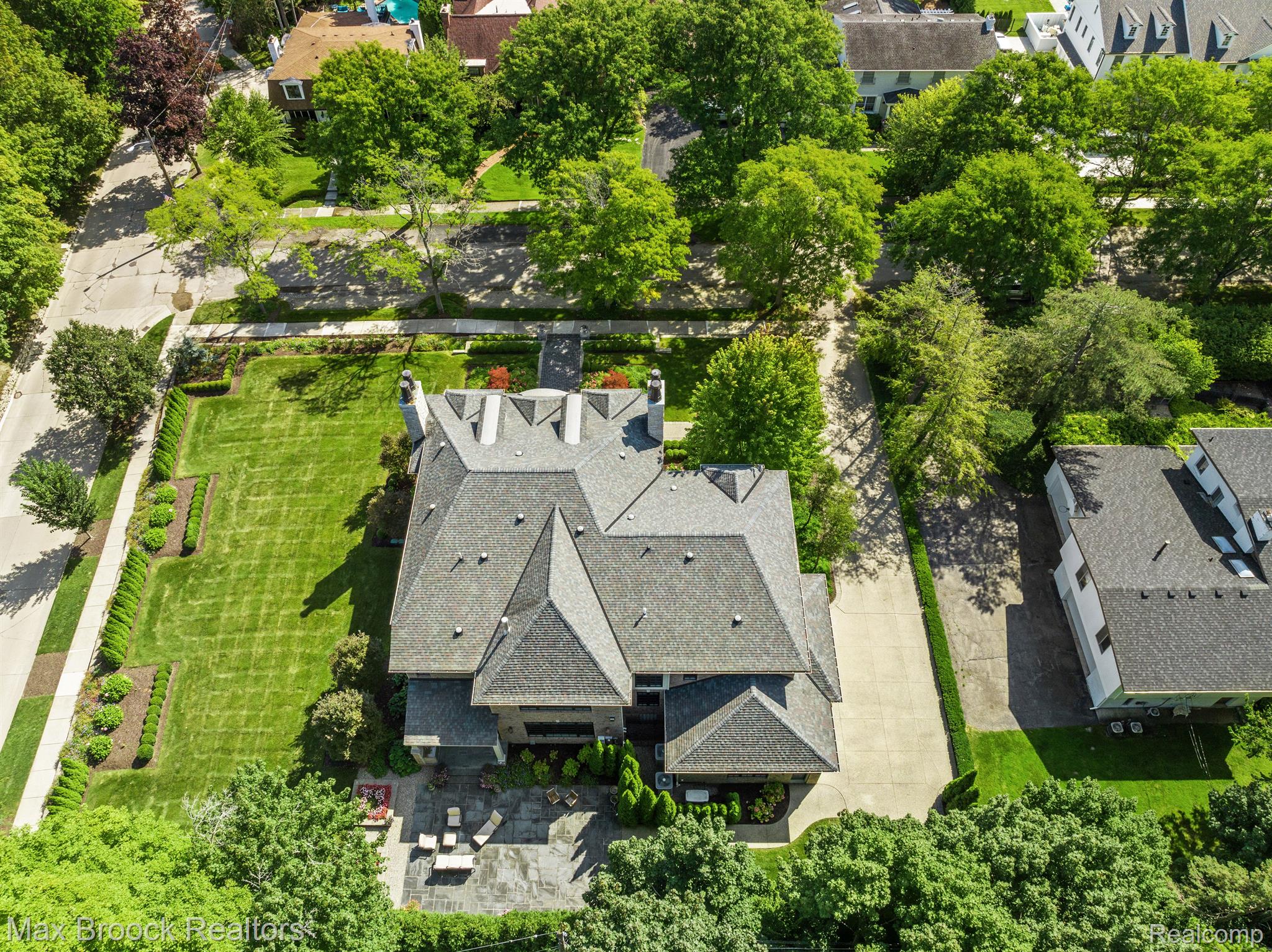1395 WILLOW Lane