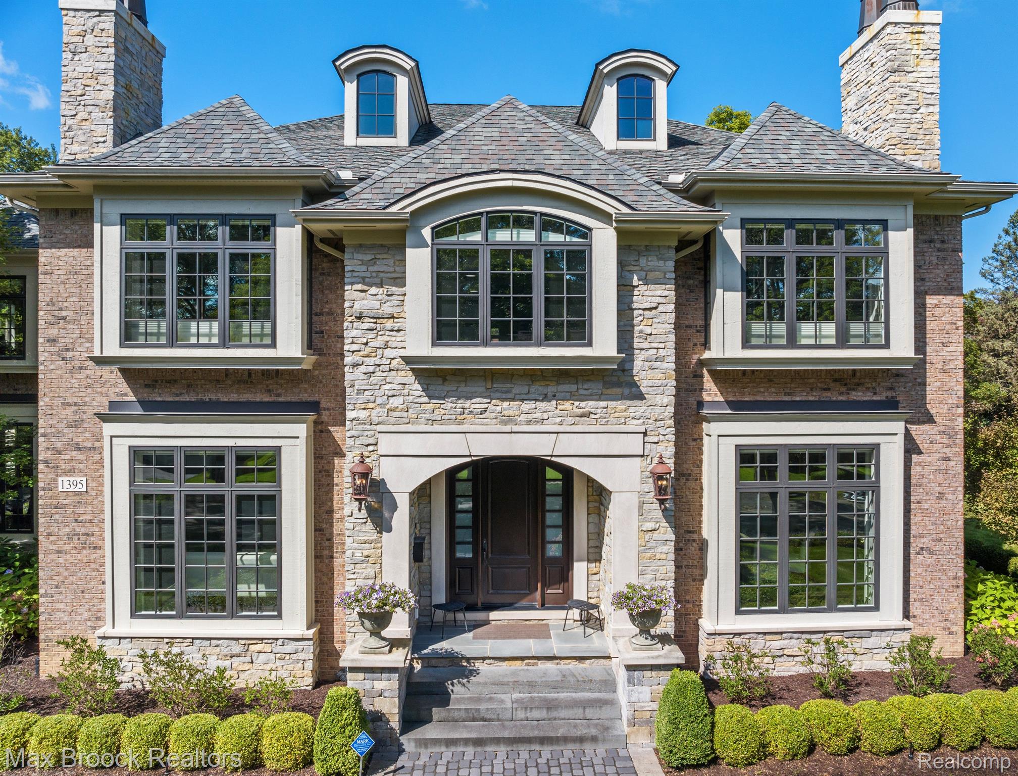 1395 WILLOW Lane