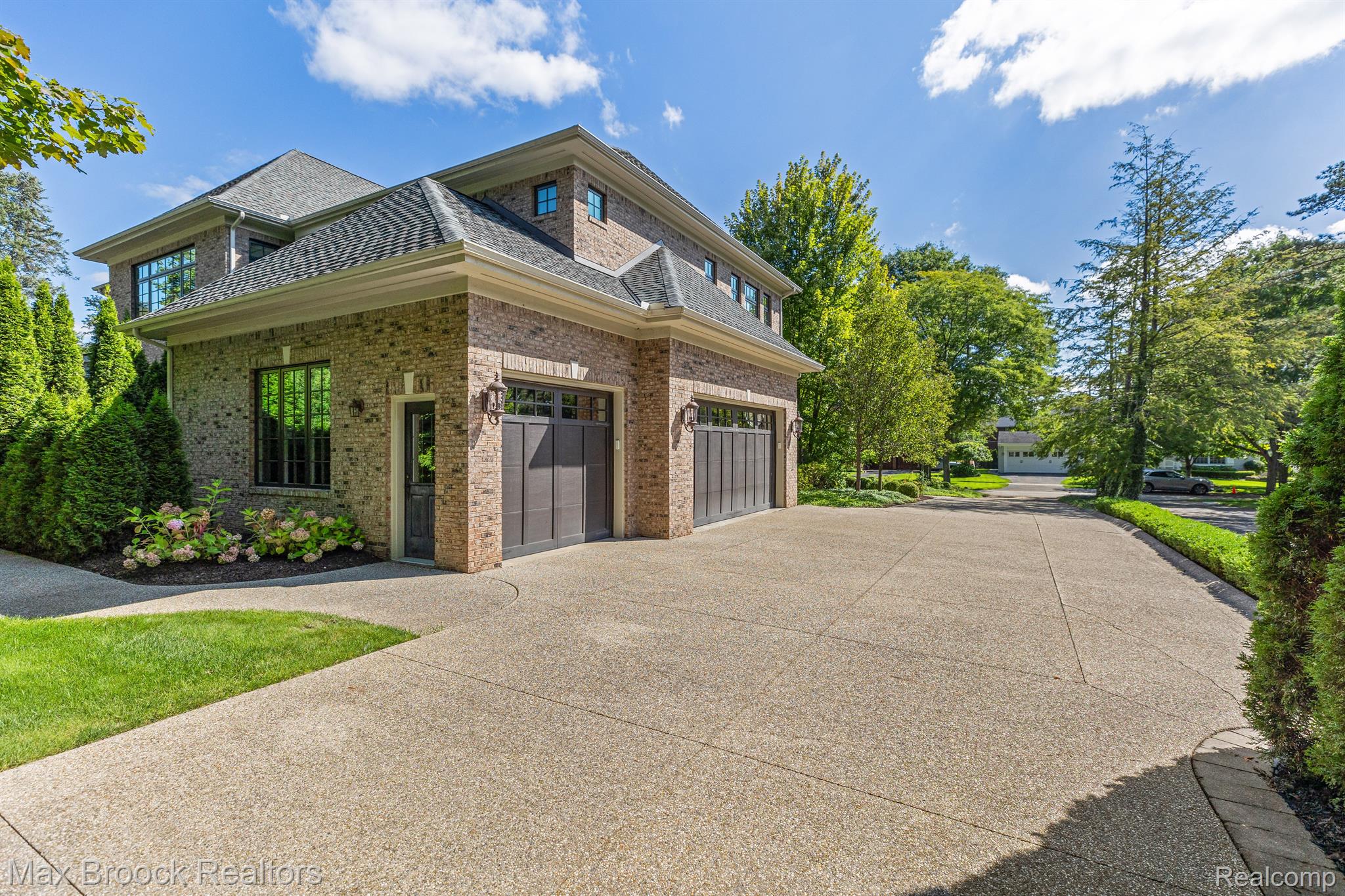 1395 WILLOW Lane