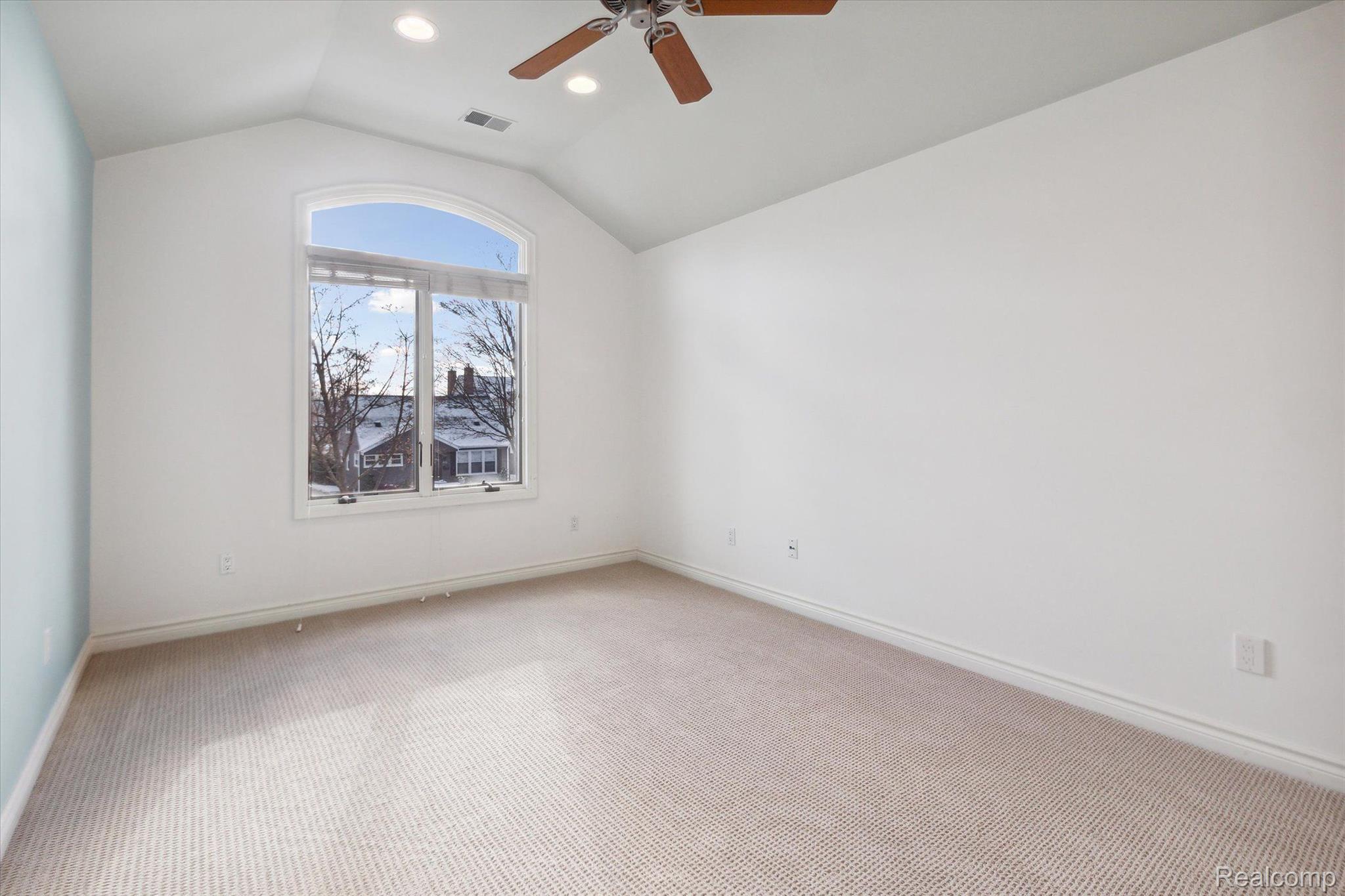499 BENNAVILLE Avenue