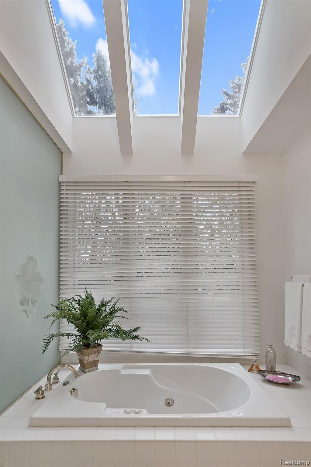1164 Lone Pine Woods 3L