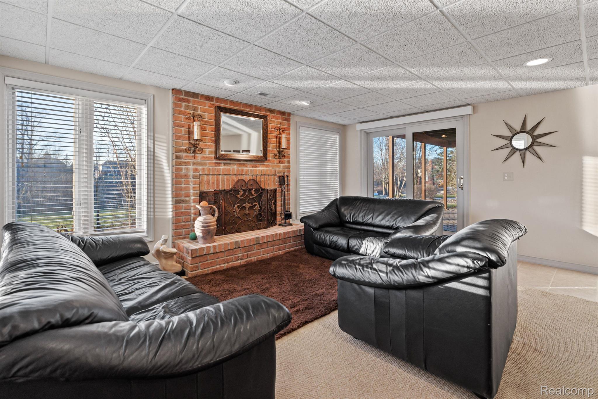 3890 MOUNTAIN LAUREL Boulevard