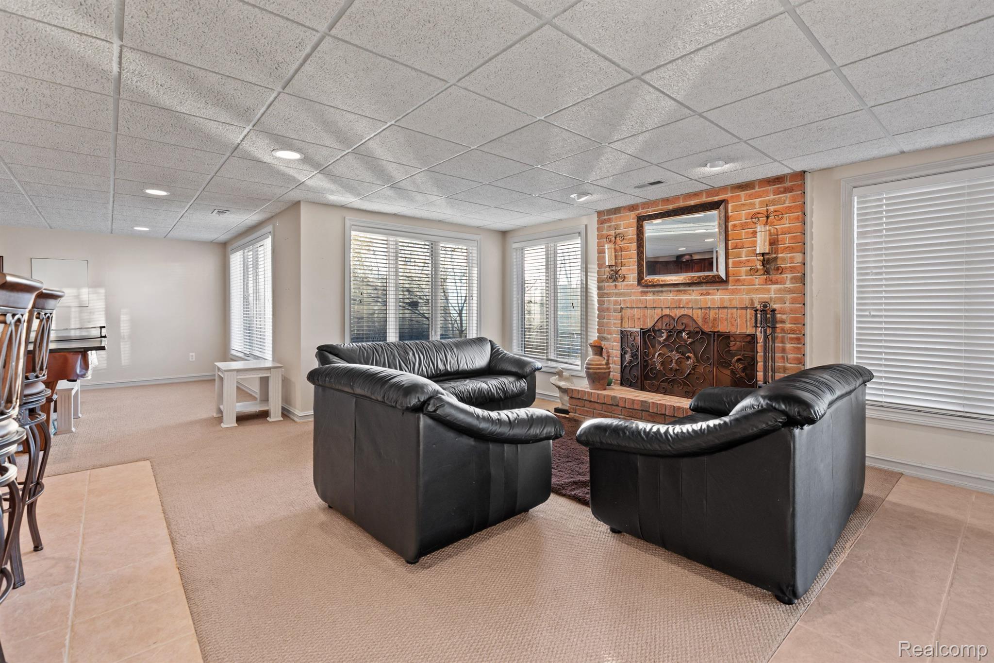3890 MOUNTAIN LAUREL Boulevard