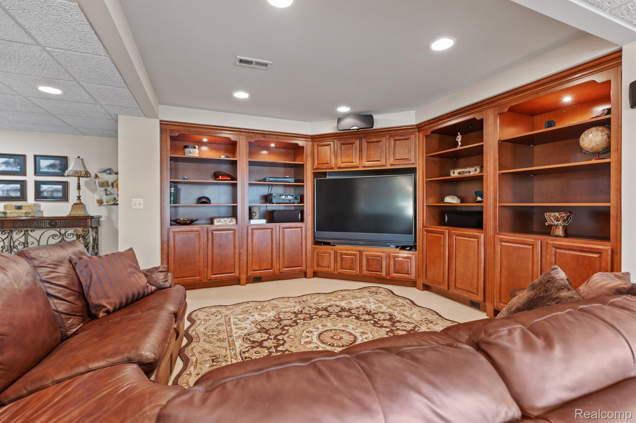 3890 MOUNTAIN LAUREL Boulevard