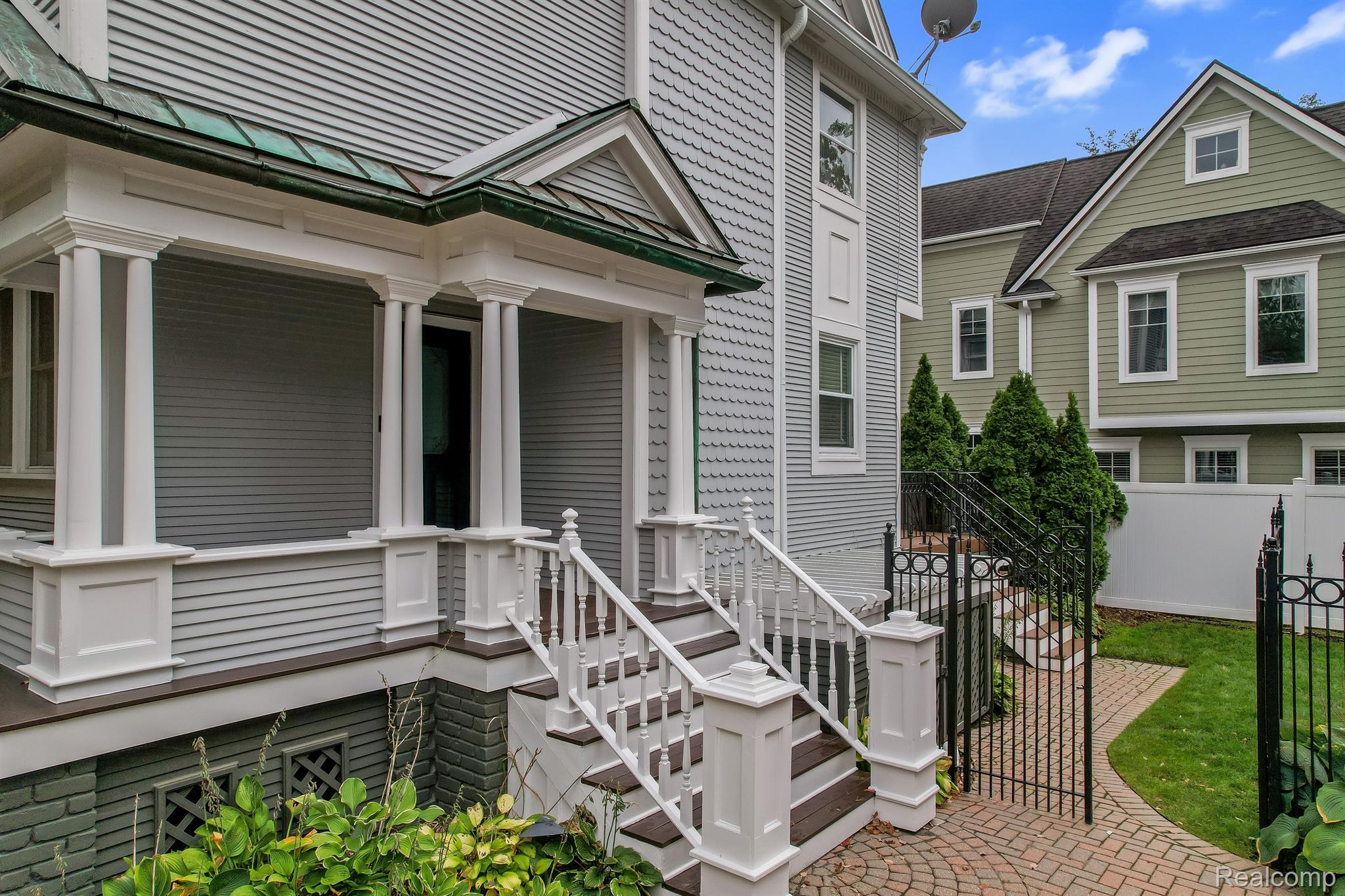 560 PIERCE Street