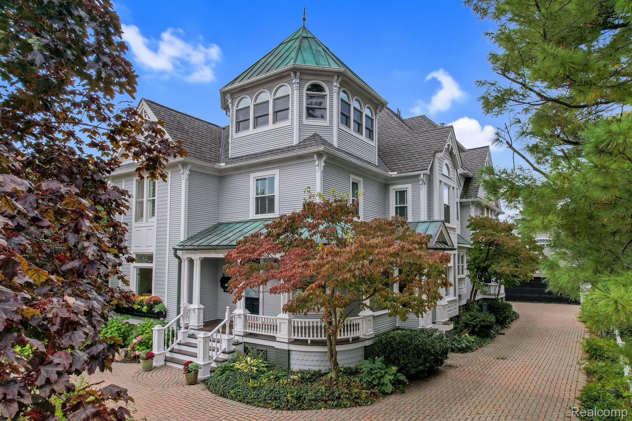 560 PIERCE Street