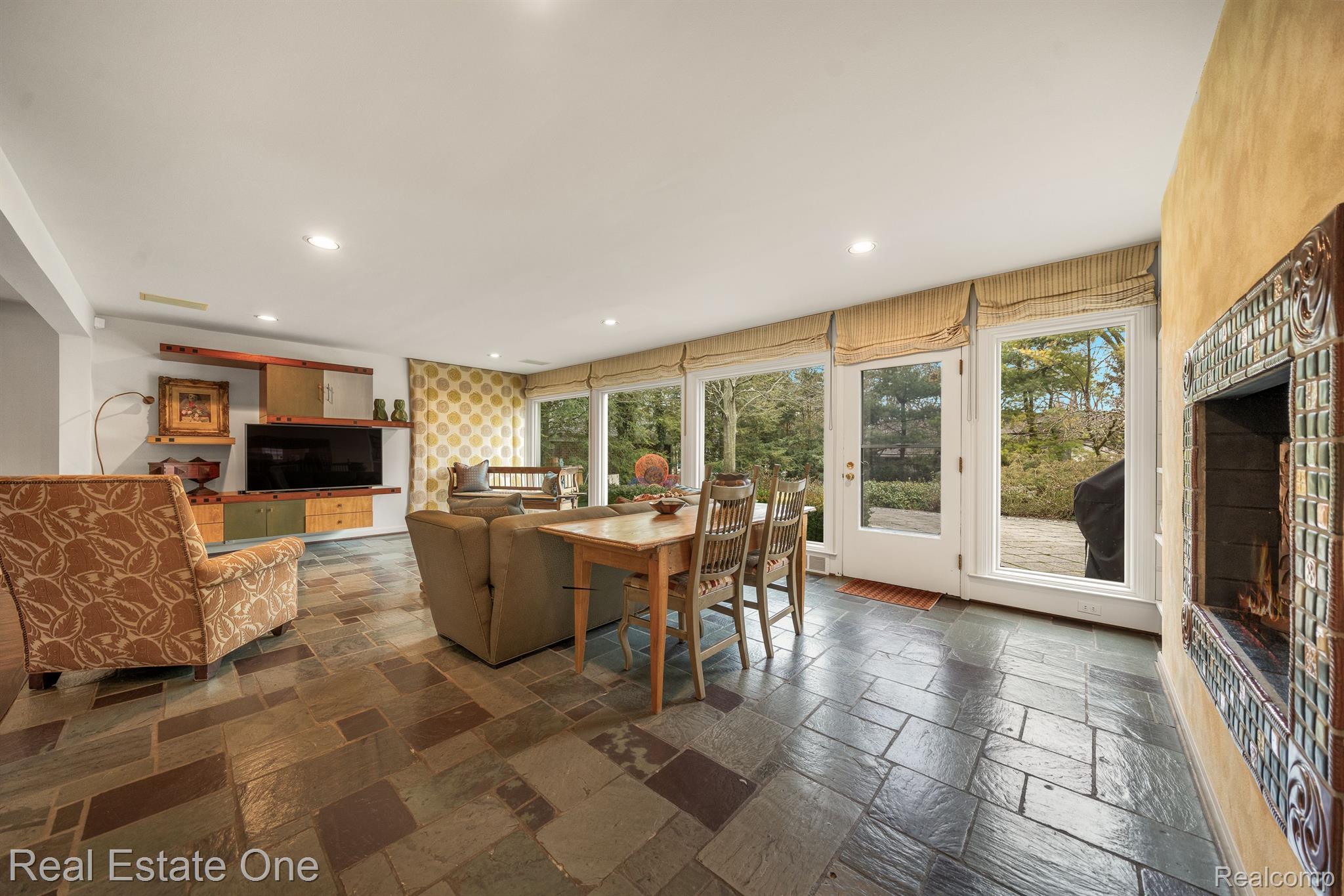 8519 HENDRIE Boulevard