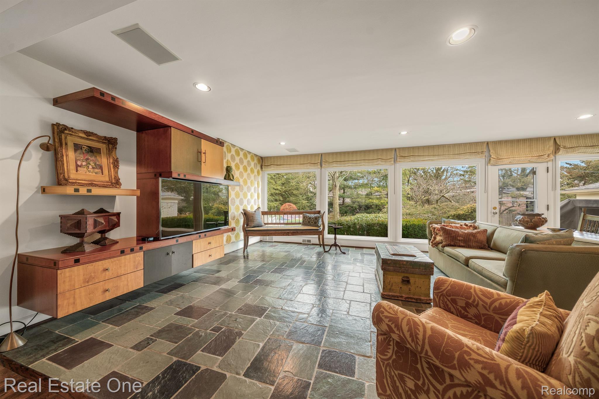 8519 HENDRIE Boulevard