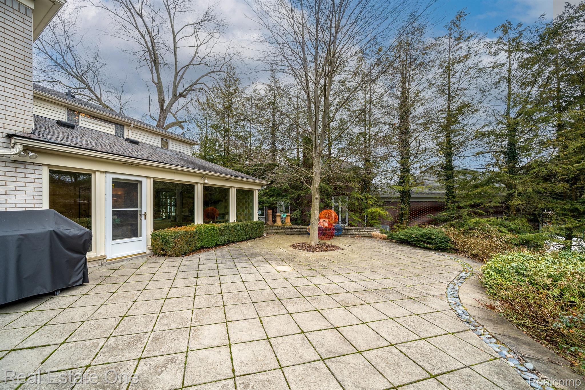 8519 HENDRIE Boulevard