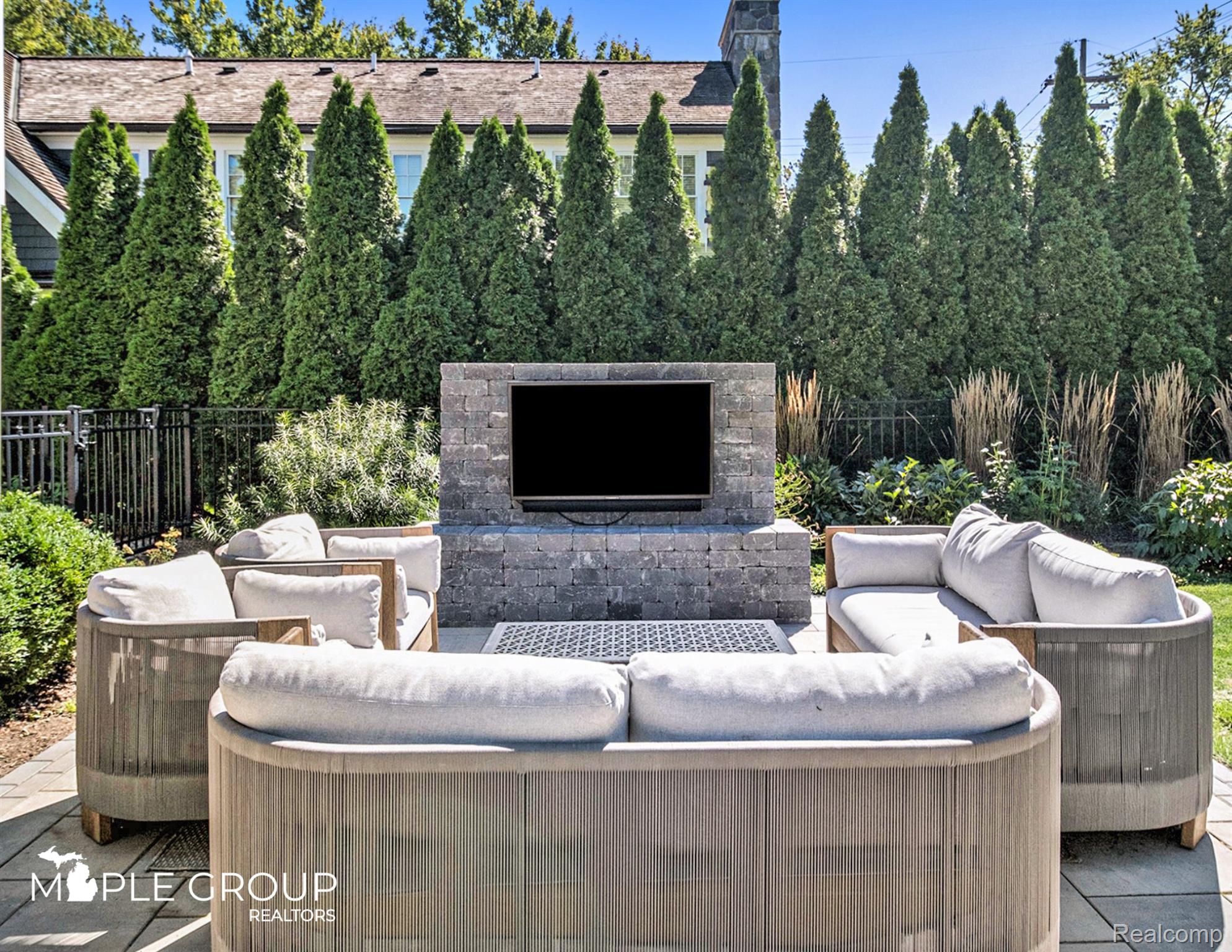 1141 LAKE PARK Drive