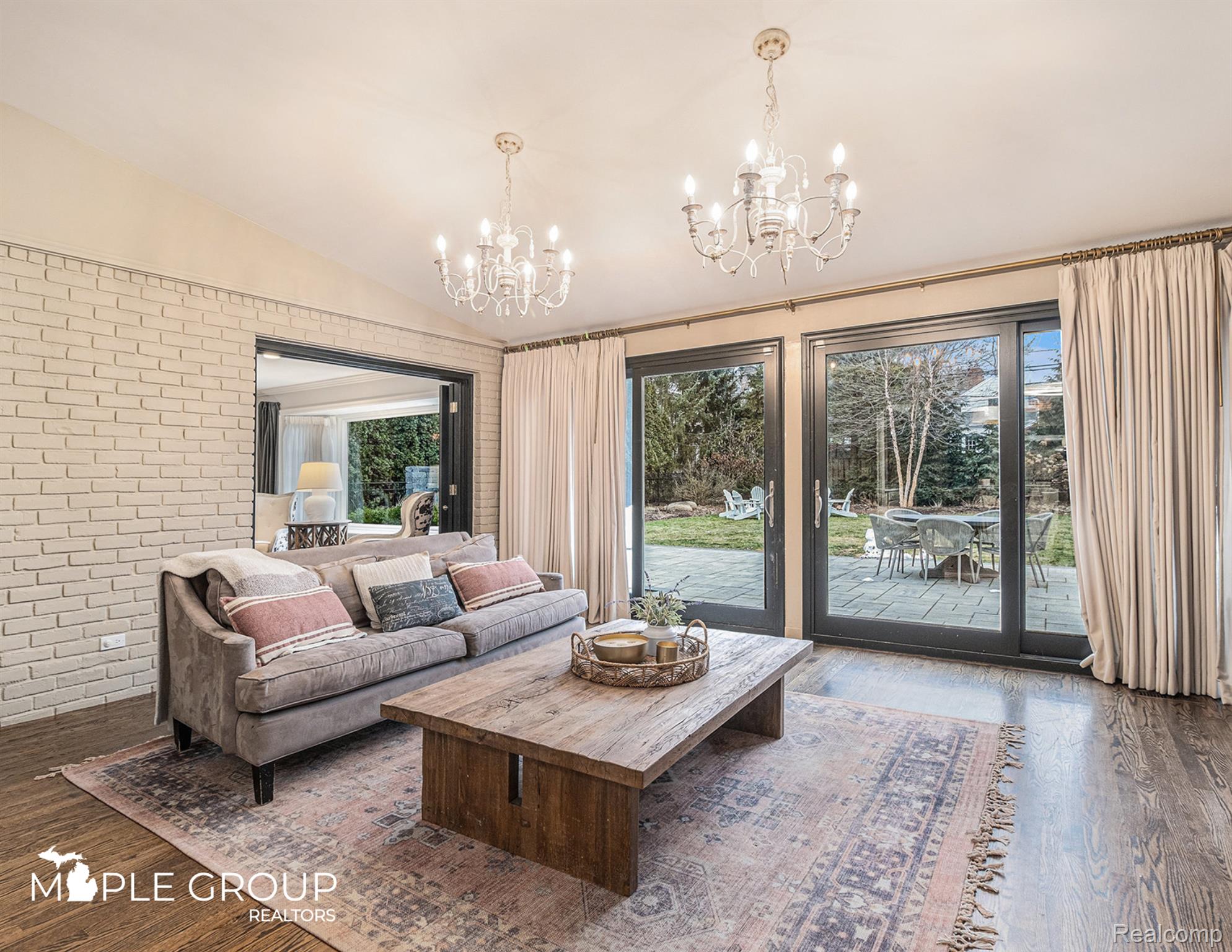 1141 LAKE PARK Drive