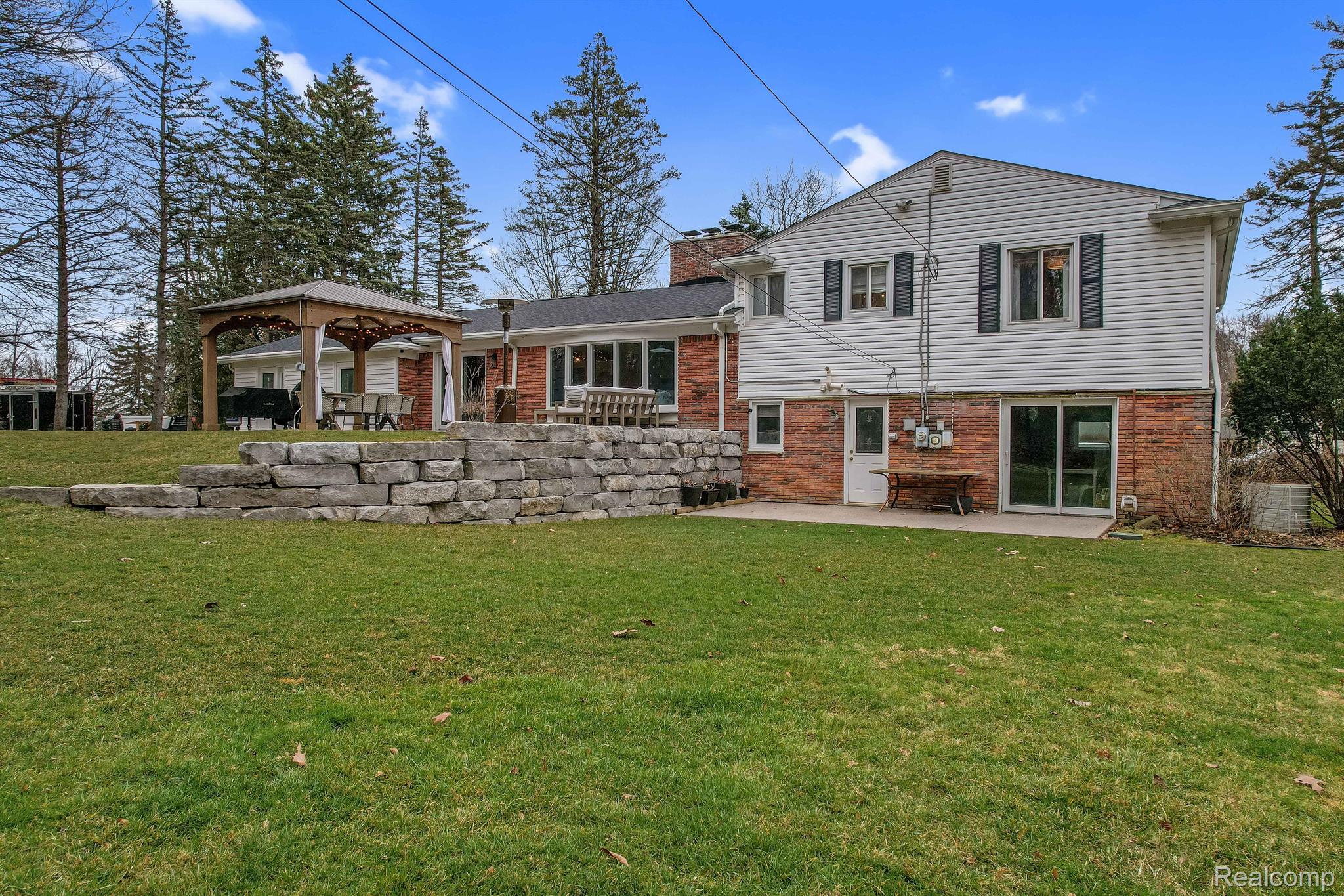 4450 Pine Tree Trail