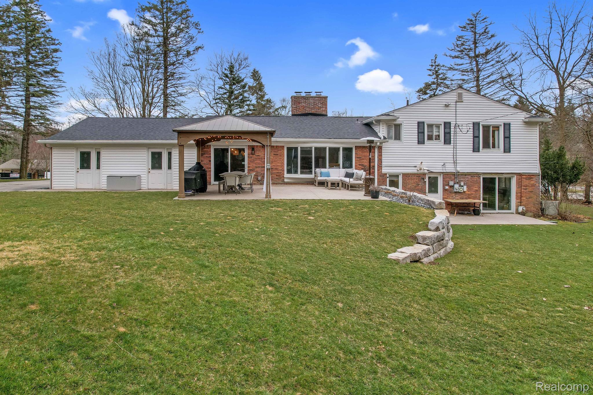 4450 Pine Tree Trail