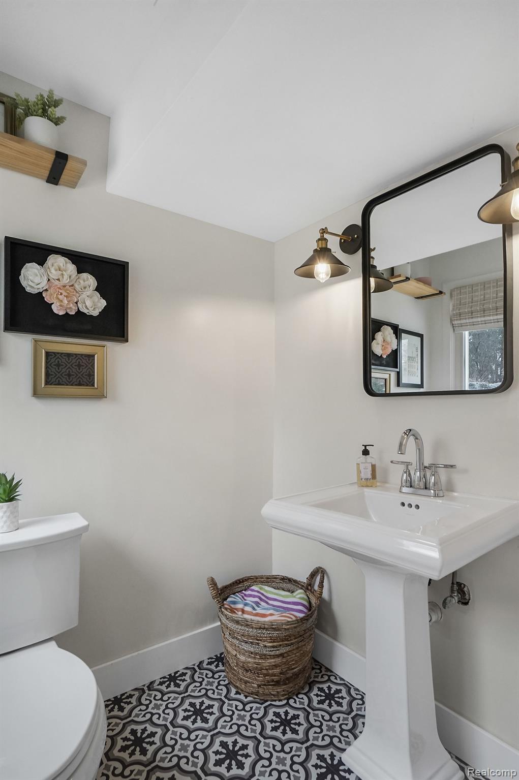 4450 Pine Tree Trail
