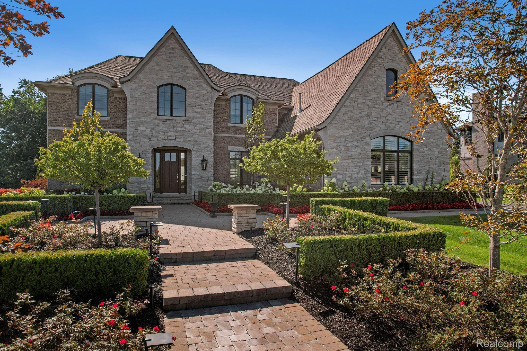 3242 BARON Drive