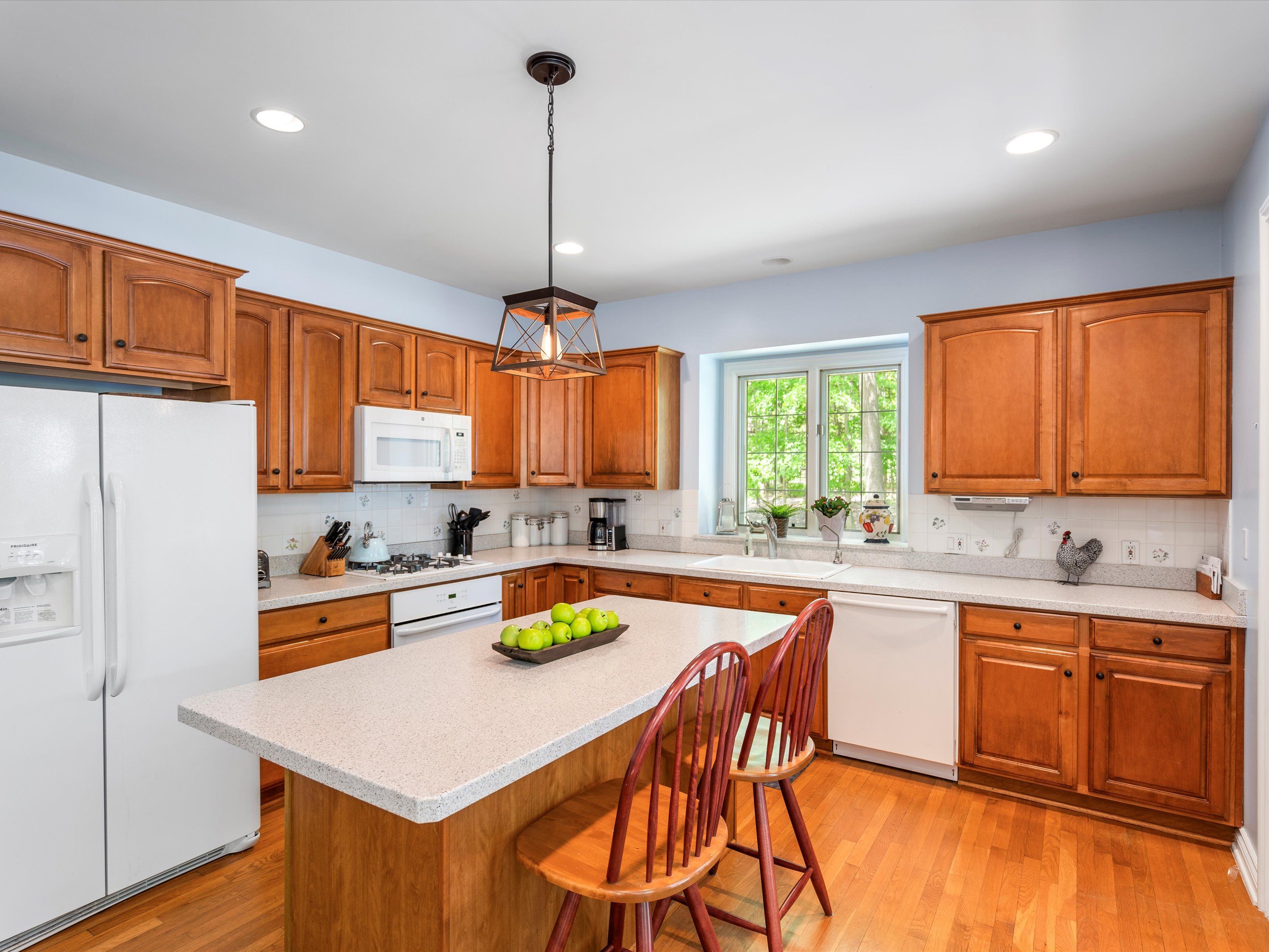 1331 Avon Circle W